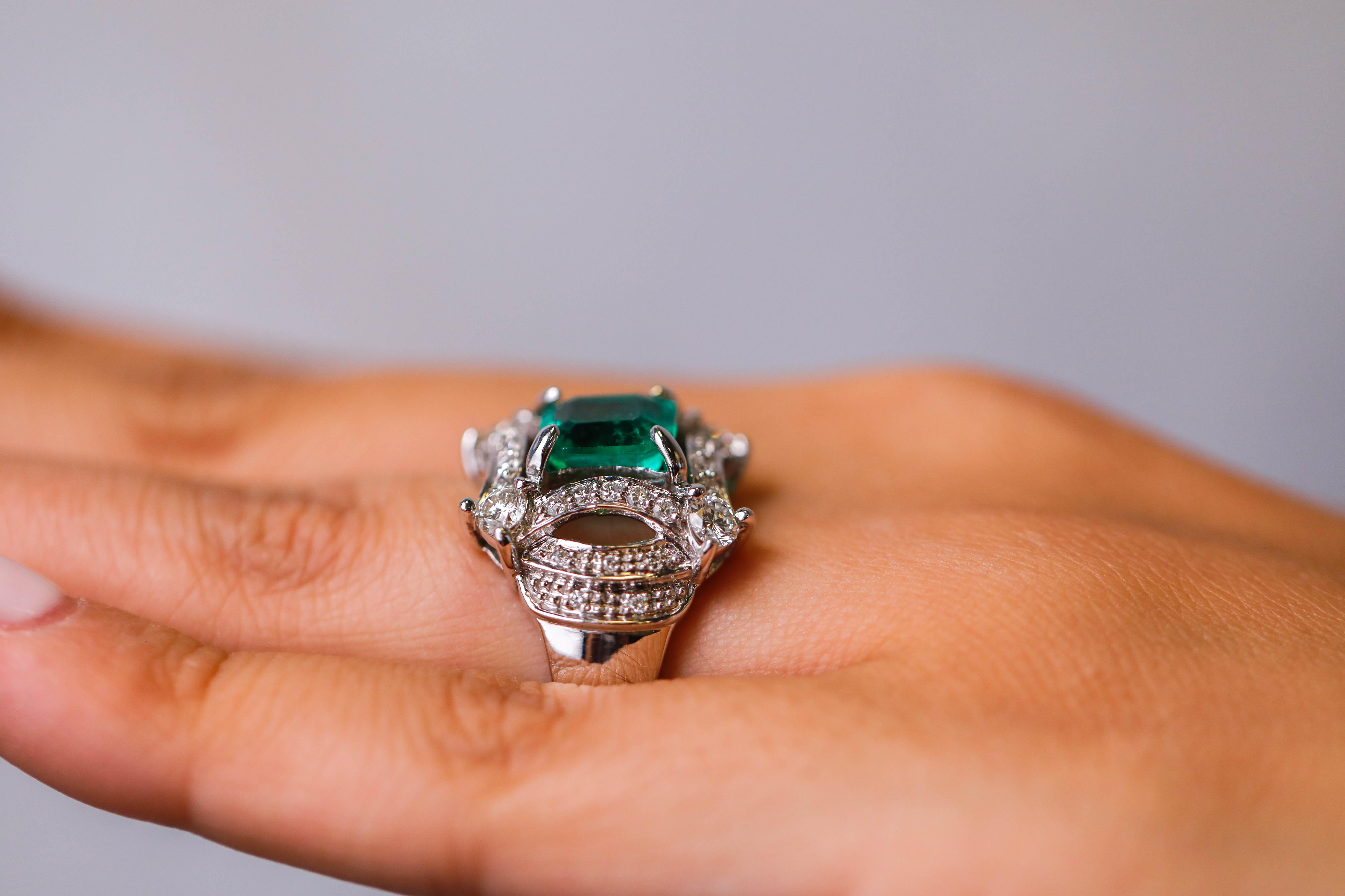 2. 65 Radiant Cut Emerald Diamond Vintage Engagement Ring in 14 karat White Gold In New Condition For Sale In New York, NY