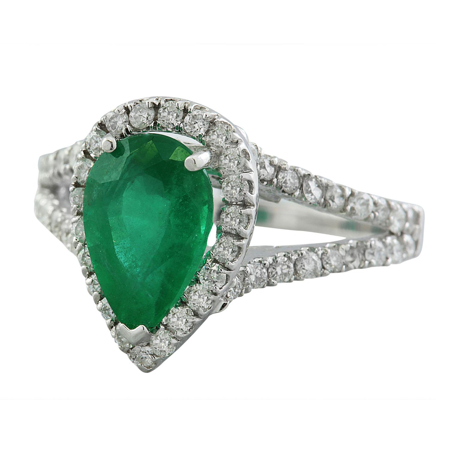 2.65 Carat Natural Emerald 14 Karat Solid White Gold Diamond Ring In New Condition For Sale In Los Angeles, CA