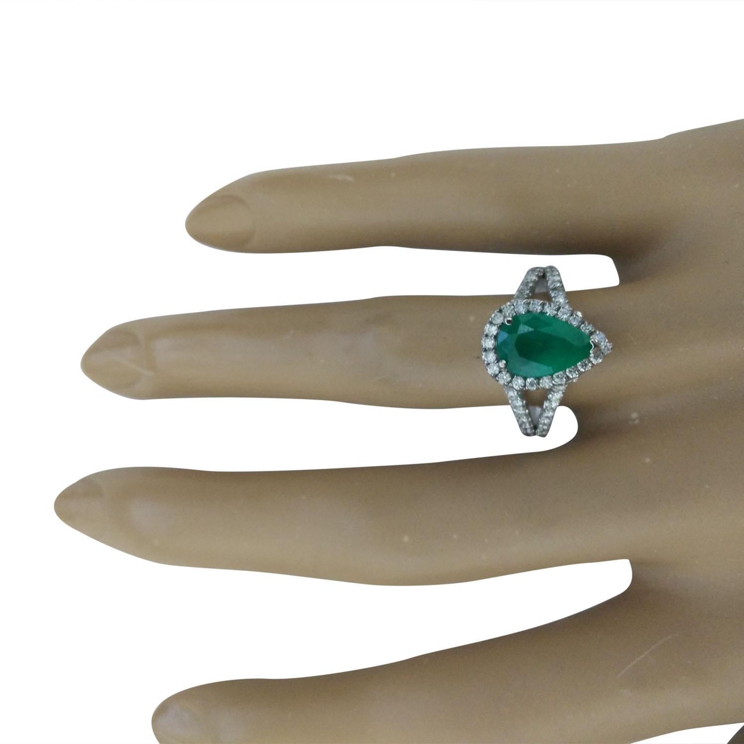 Women's 2.65 Carat Natural Emerald 14 Karat Solid White Gold Diamond Ring For Sale