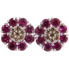 Boucles d'oreilles en or 14 carats avec grappe de diamants naturels de couleur fantaisie de 2,65 carats et rubis