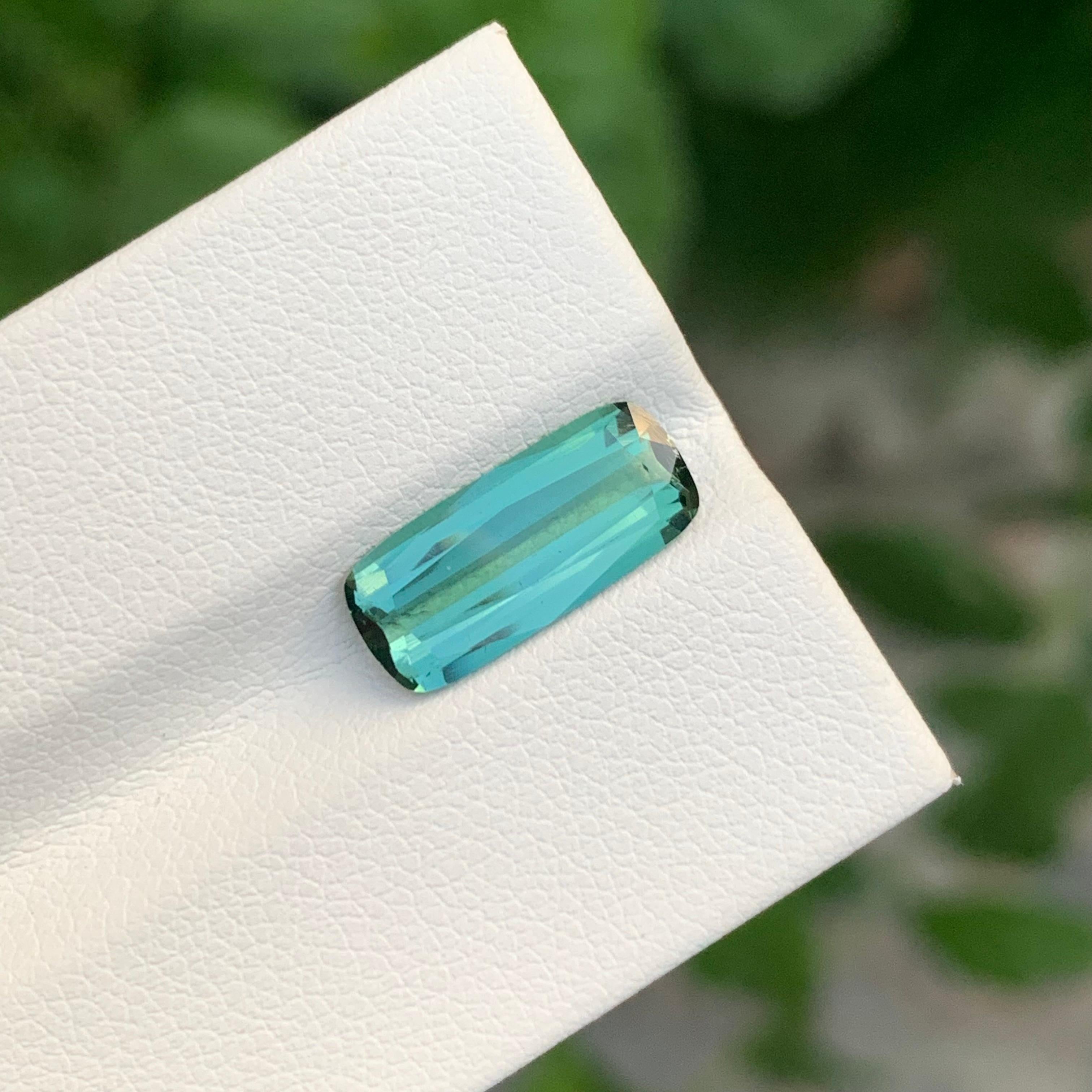 Arts and Crafts Tourmaline naturelle verte bleutée de 2,65 carats, pierre précieuse de forme coussin longue en vente