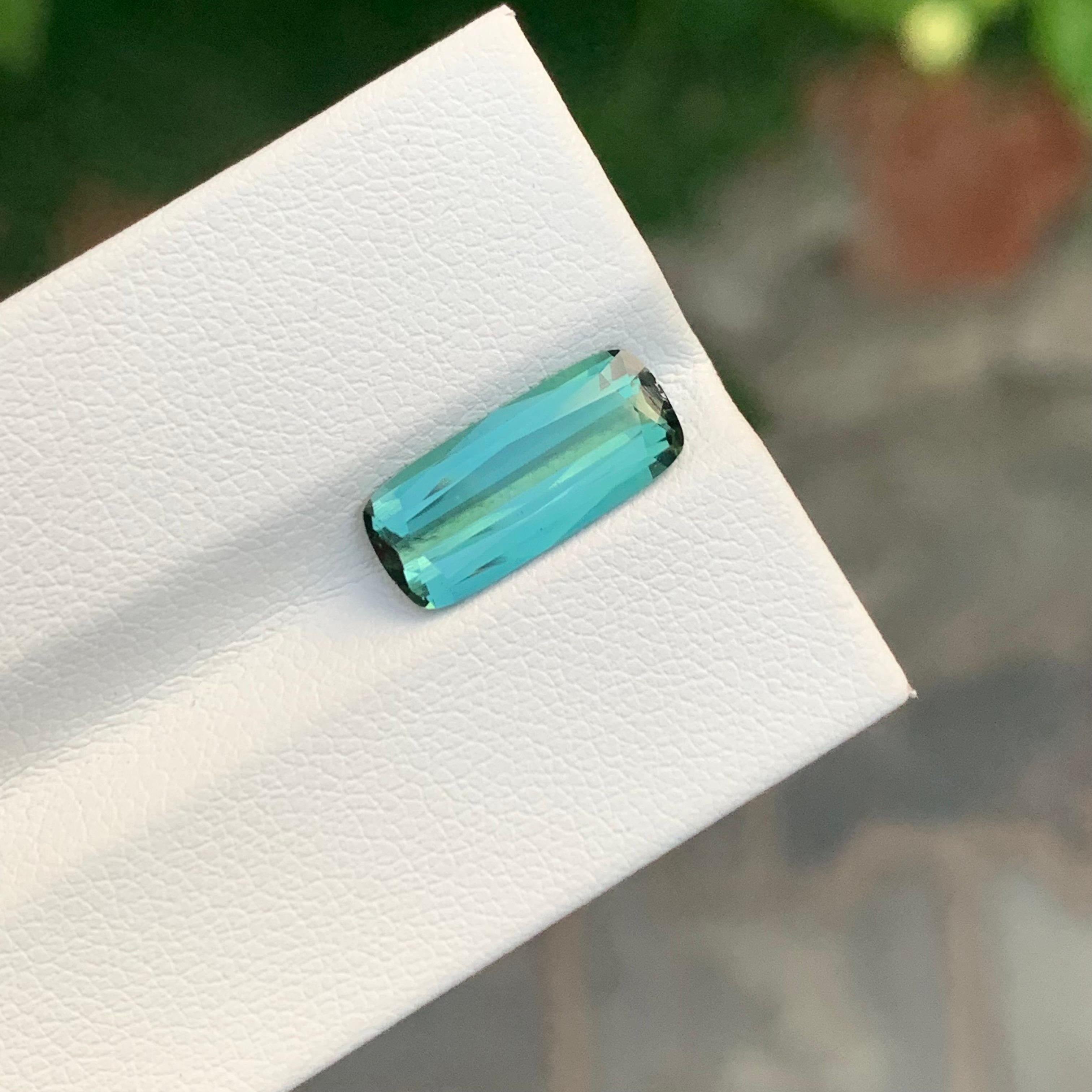 Tourmaline naturelle verte bleutée de 2,65 carats, pierre précieuse de forme coussin longue Unisexe en vente