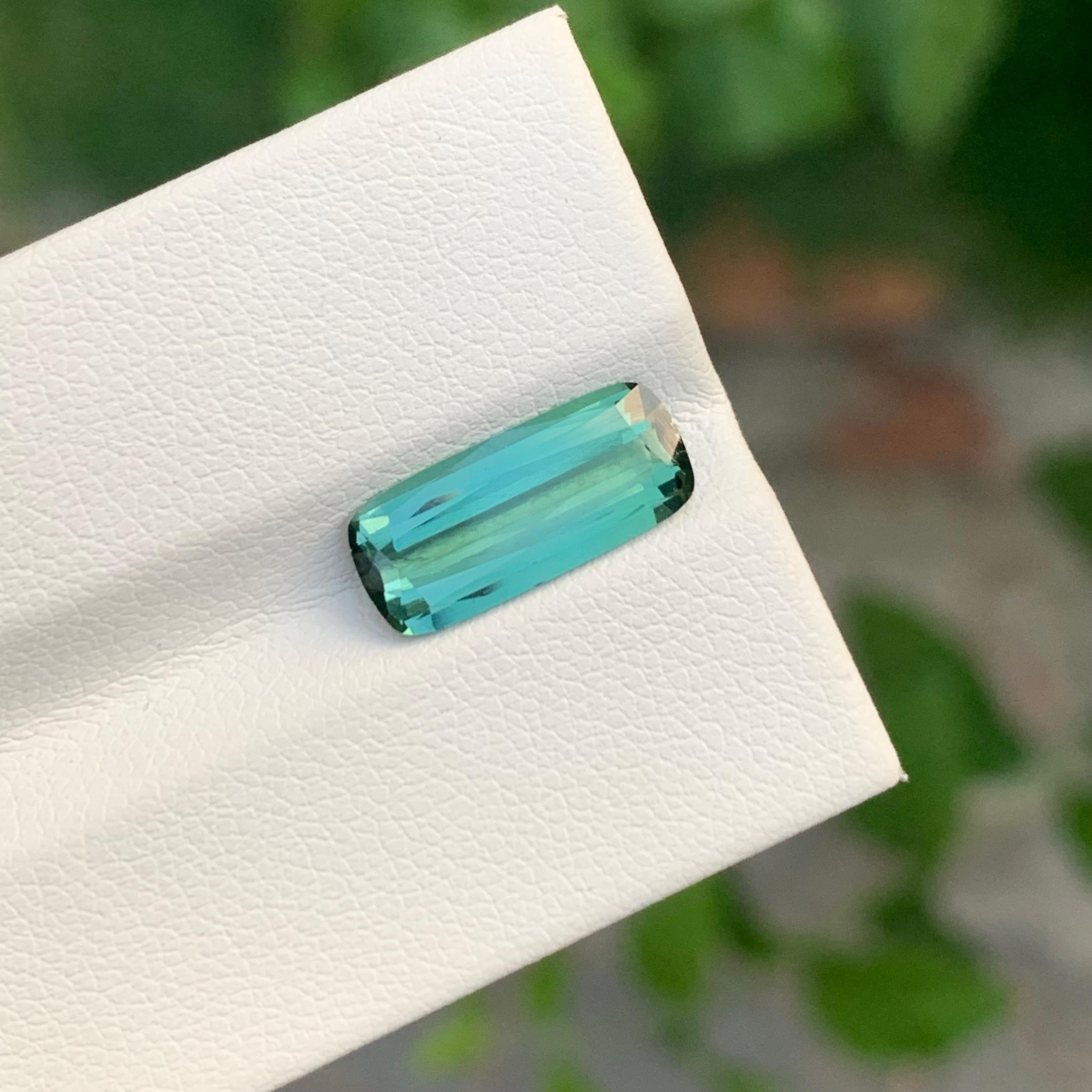 Tourmaline naturelle verte bleutée de 2,65 carats, pierre précieuse de forme coussin longue en vente 1