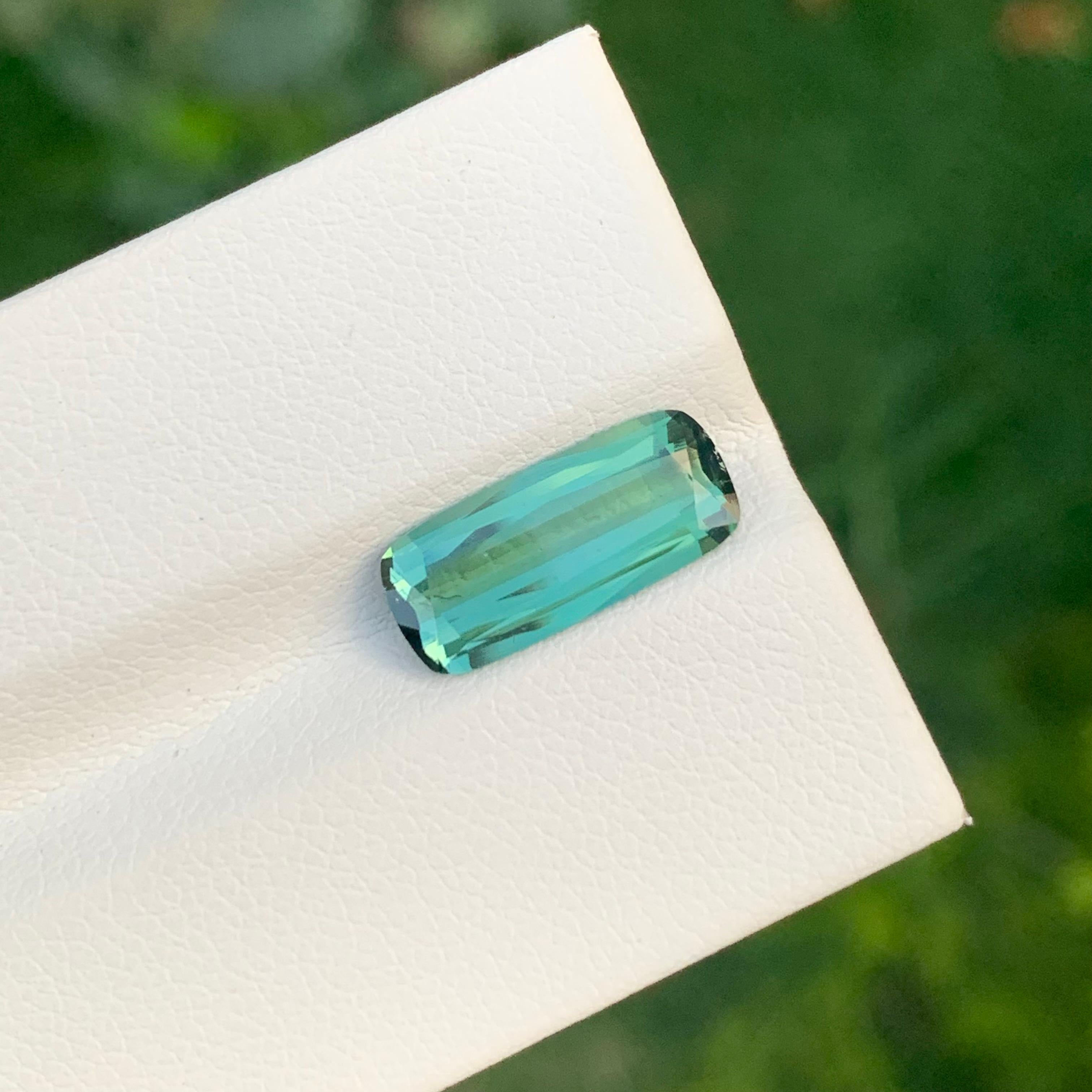 Tourmaline naturelle verte bleutée de 2,65 carats, pierre précieuse de forme coussin longue en vente 2