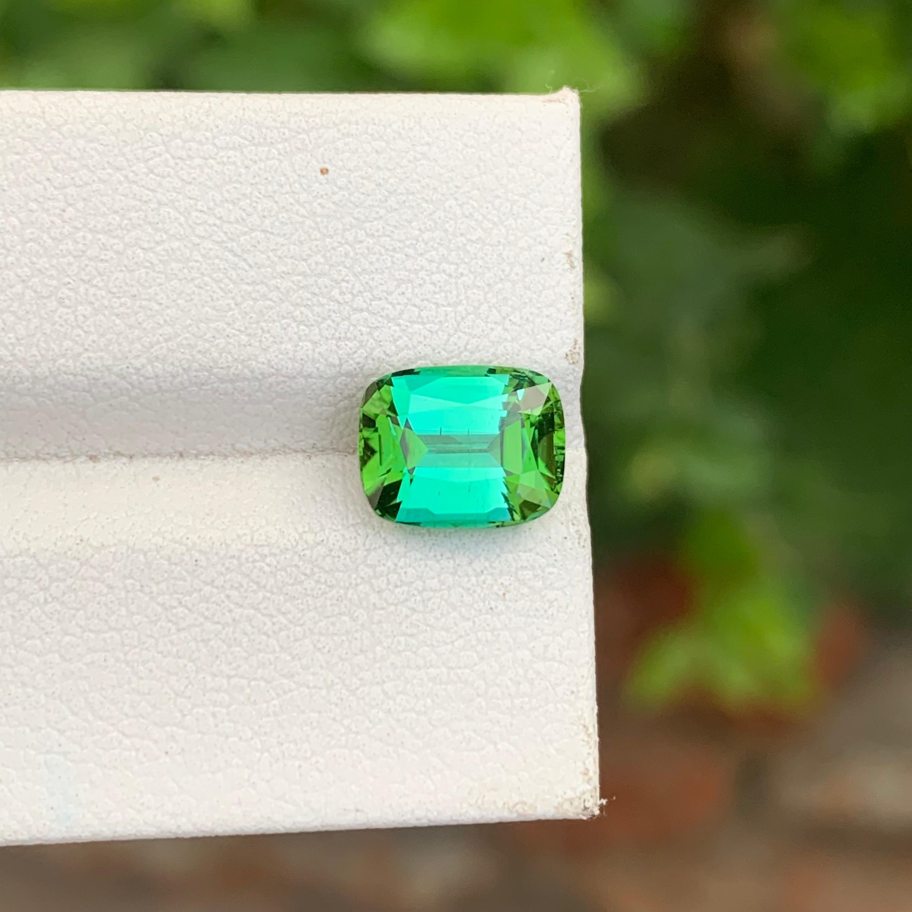 2,65 carati di tormalina verde azzurra naturale sfusa a forma di cuscino Gemma dell'anello in vendita 1