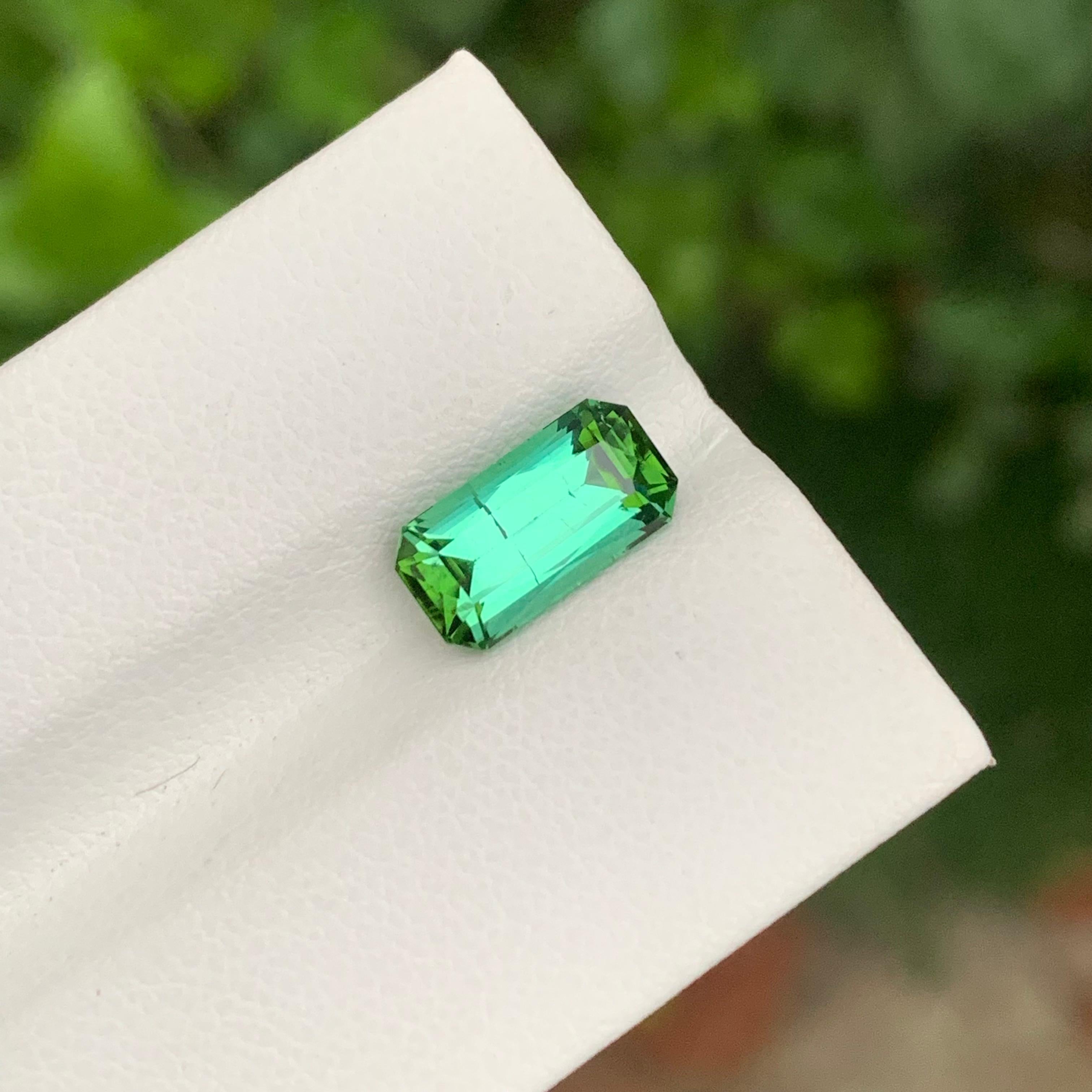 2.65 Carat Natural Loose Bright Green Tourmaline Emerald Shape Gem For Jewellery In New Condition For Sale In Peshawar, PK