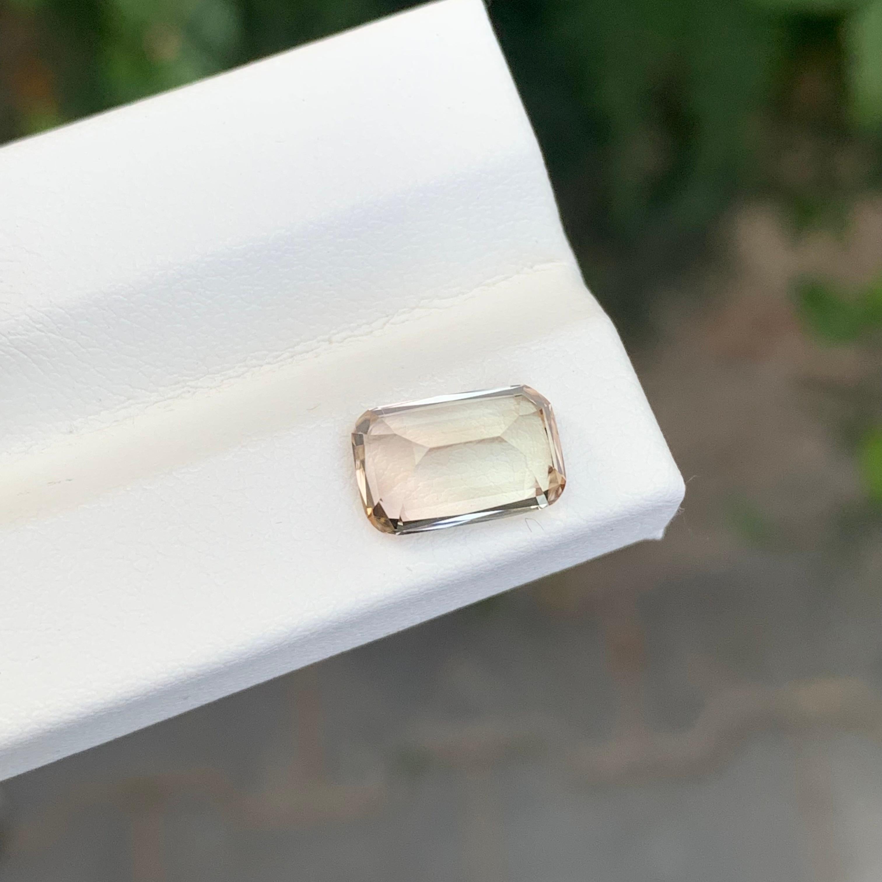 Tourmaline naturelle de couleur dorée non sertie de 2,65 carats provenant d'une mine africaine Neuf - En vente à Peshawar, PK