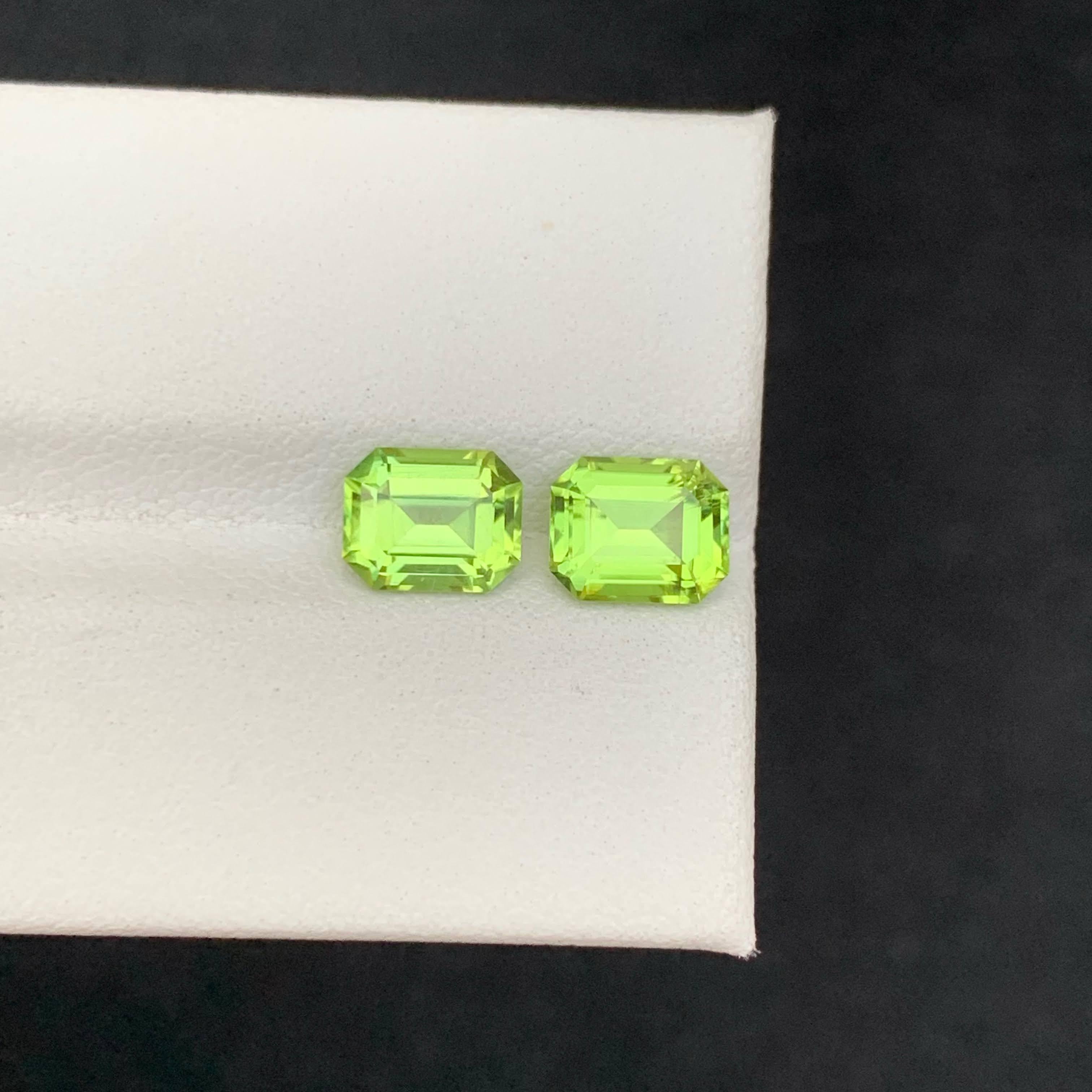2.65 Carat Natural Loose Green Peridot Pair Emerald Cut Pakistani Gemstone For Sale 1