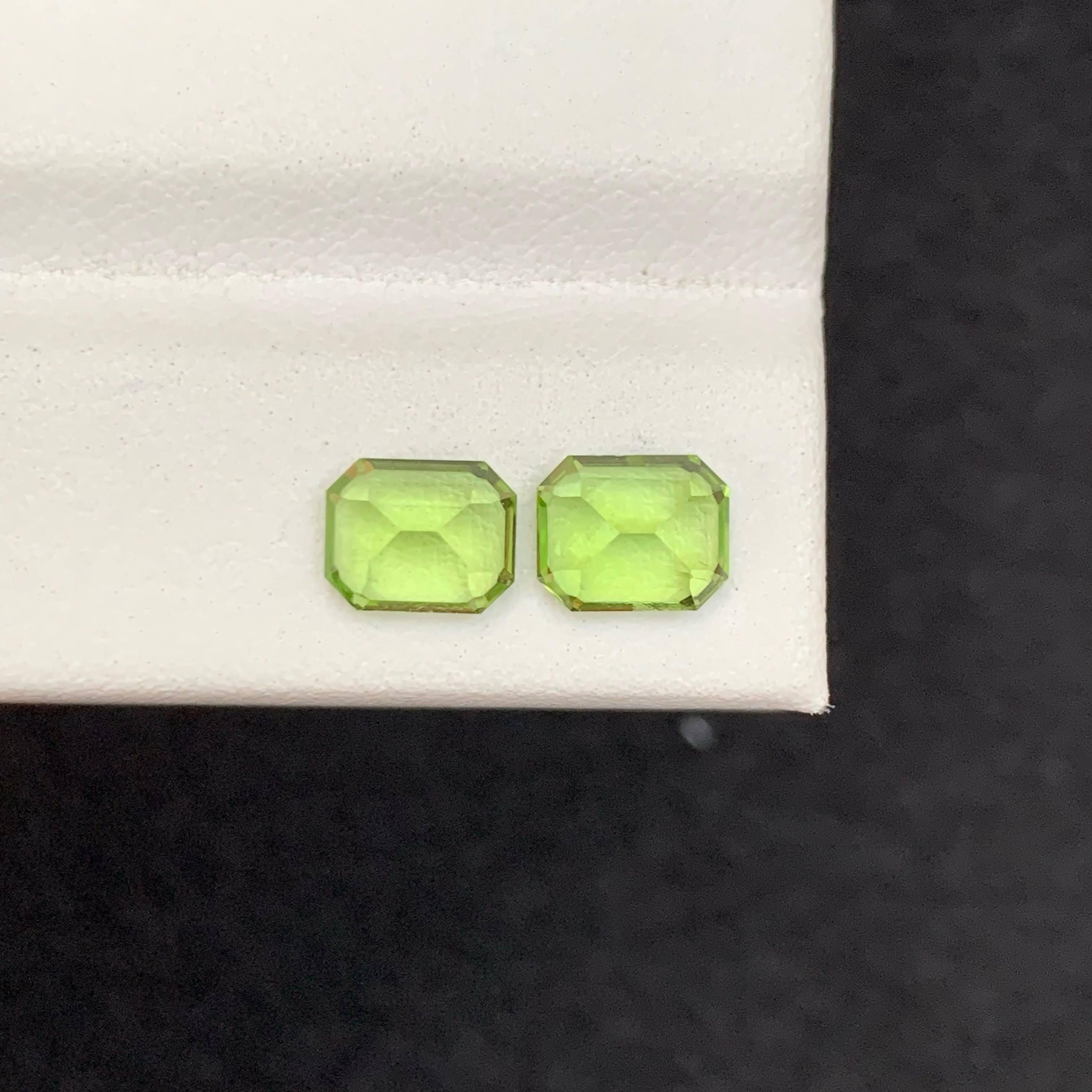 2.65 Carat Natural Loose Green Peridot Pair Emerald Cut Pakistani Gemstone For Sale 3