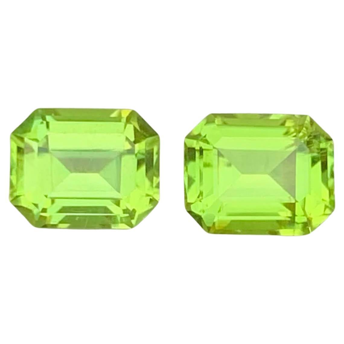 2.65 Carat Natural Loose Green Peridot Pair Emerald Cut Pakistani Gemstone For Sale