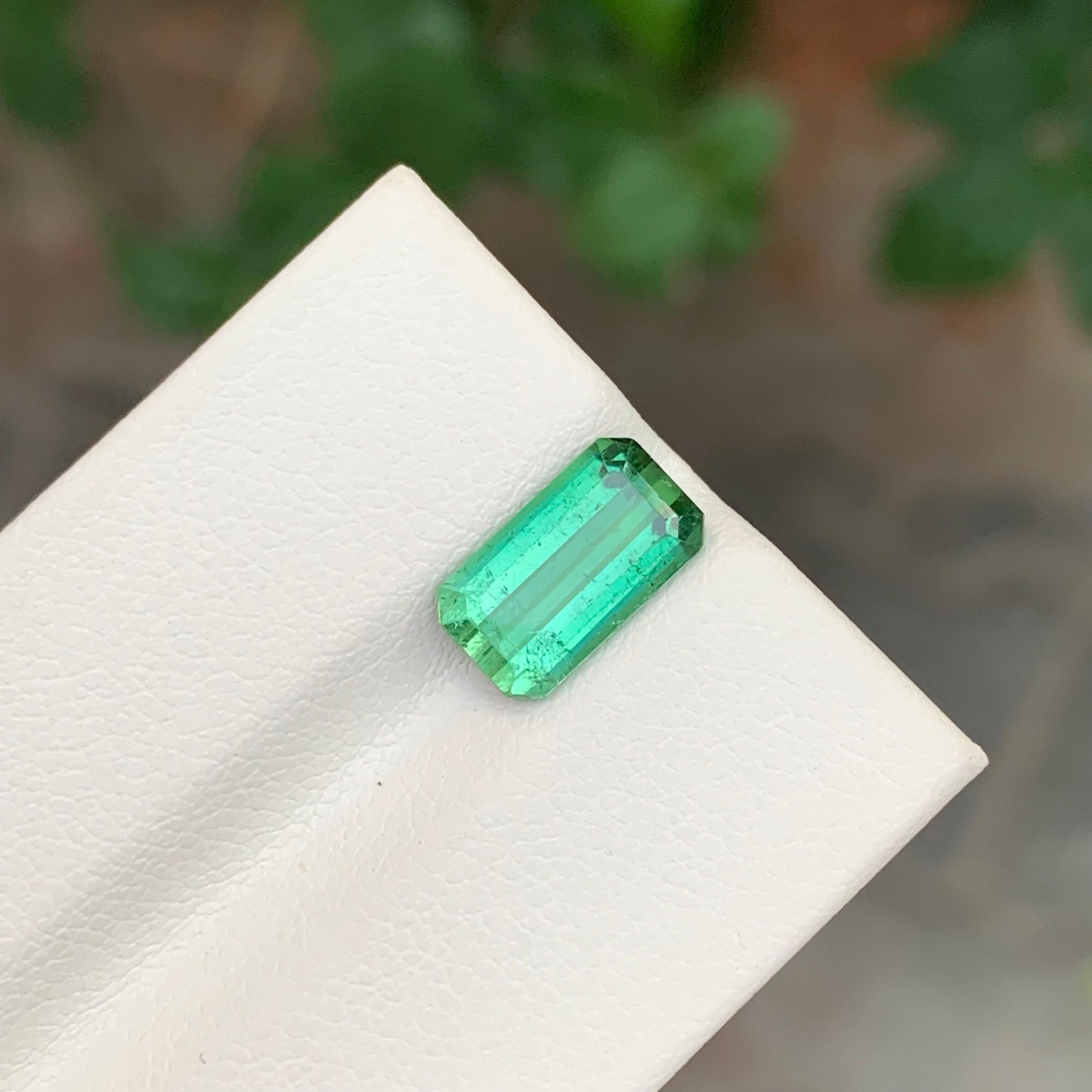 2.65 Karat Natürlicher loser grüner Turmalin Smaragd Form Edelstein (Smaragdschliff) im Angebot