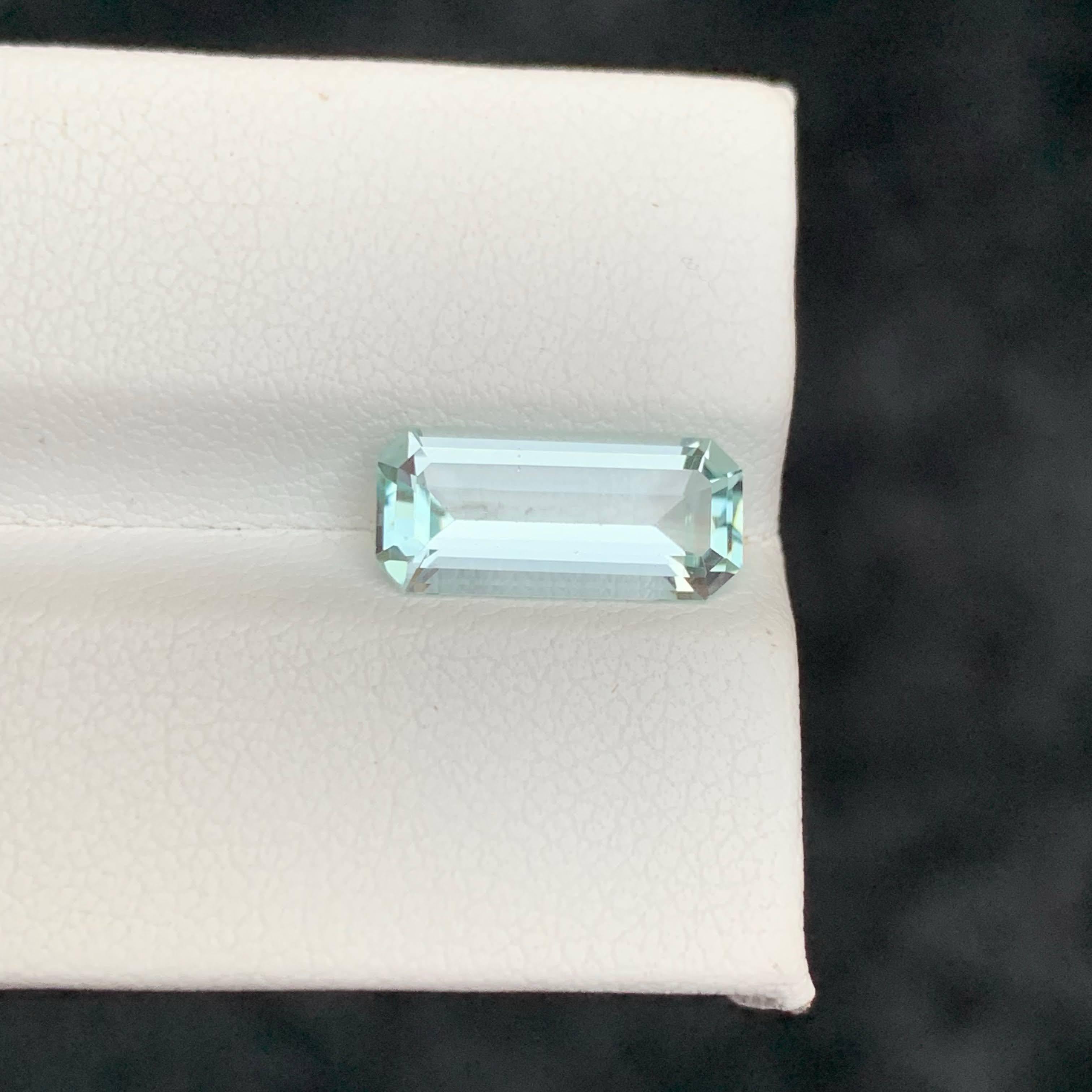 Peso 2,65 carati 
Dimensioni 13.3x6.1x4.4mm
Trattamento Nessuno 
Origine Pakistan 
Pulizia degli occhi di chiarezza 
Forma Taglio Smeraldo 





Questa acquamarina azzurra naturale sfusa da 2,65 carati, proveniente dal Pakistan, presenta un elegante