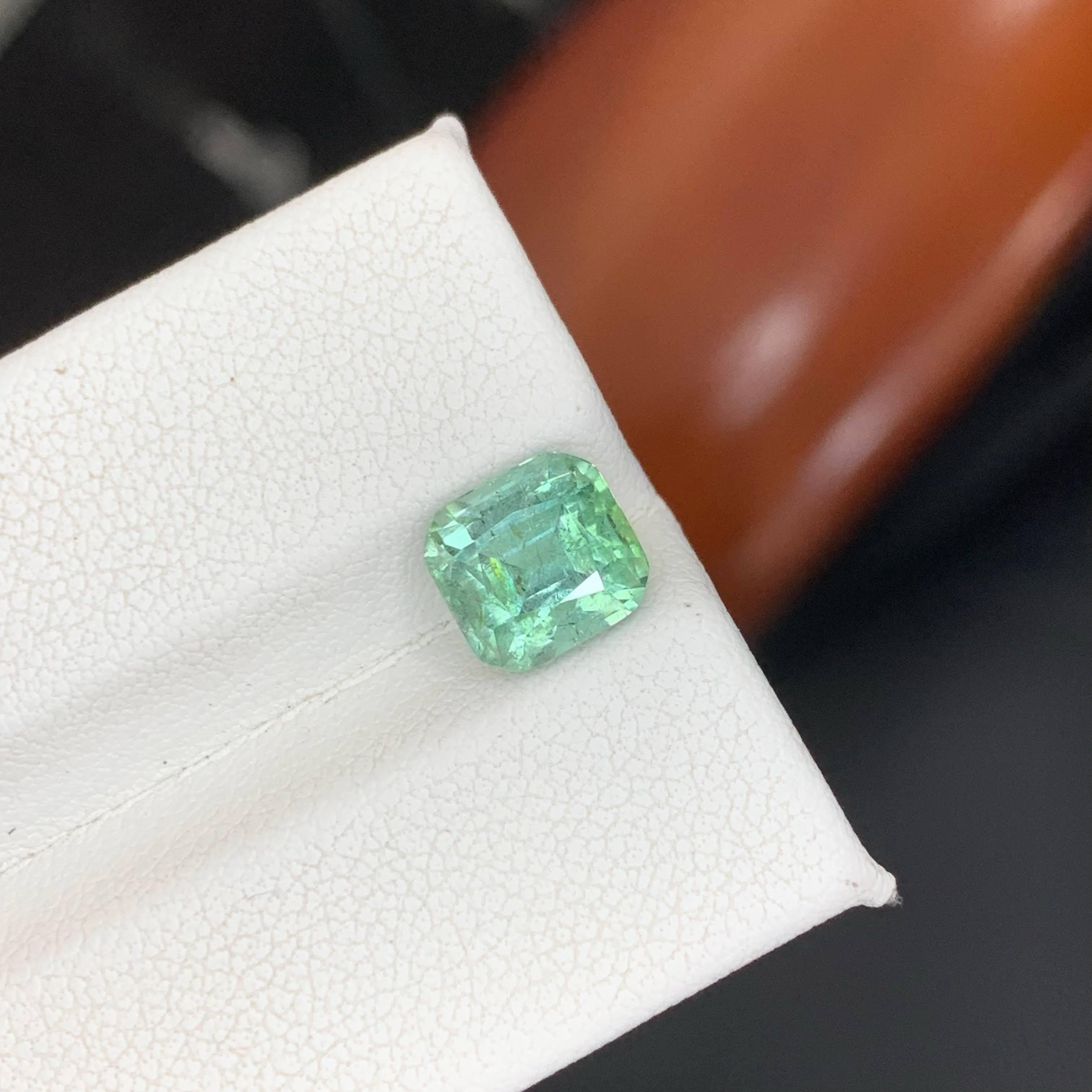 Moderne 2.65 Carat Natural Loose Sea Foam Color Tourmaline Cushion Cut Afghan Gemstone (pierre précieuse afghane) en vente