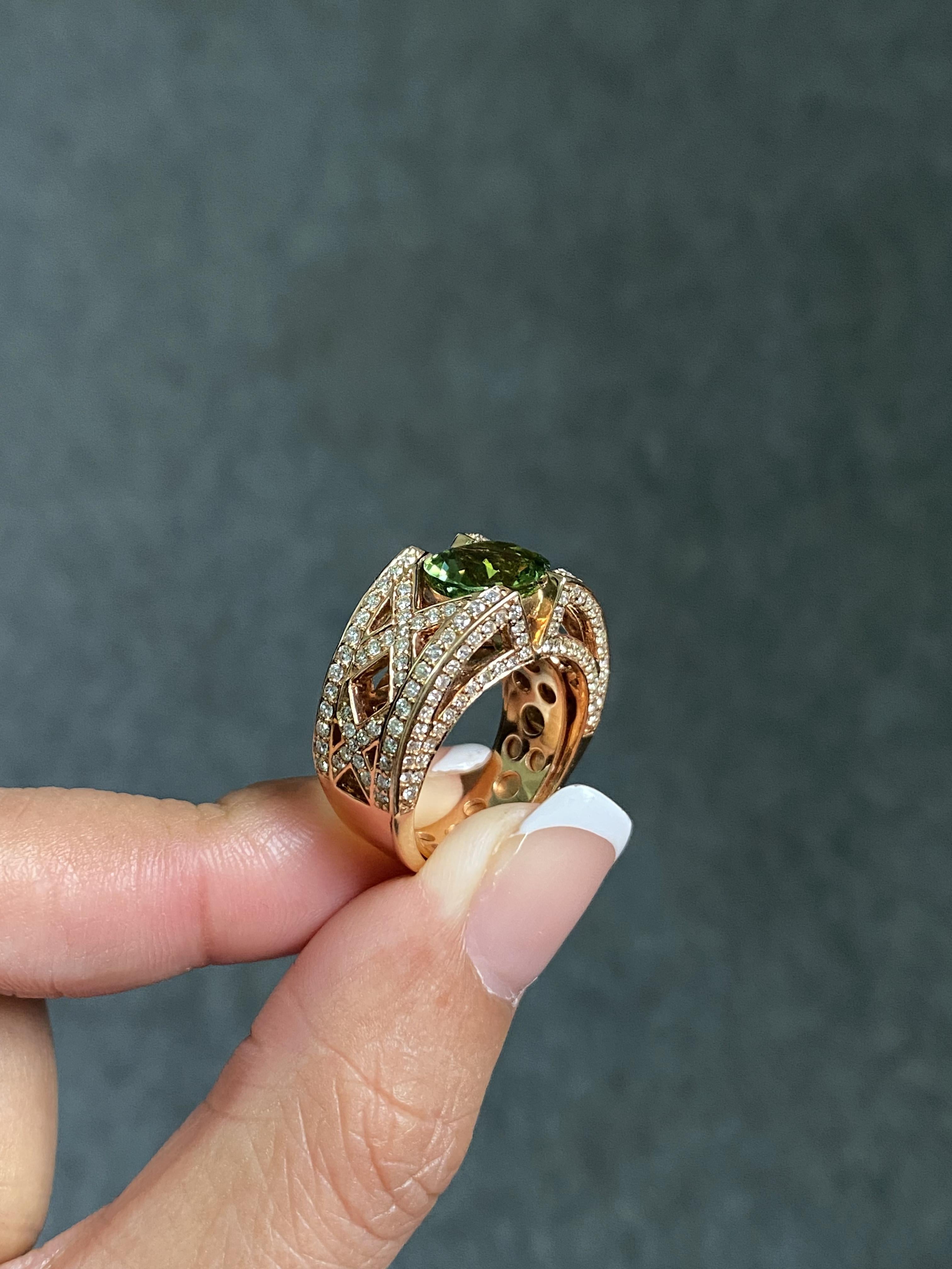 2.65 Carat Natural Oval Tsavorite Garnet and Diamond Ring Set in 18K Rose Gold For Sale 5