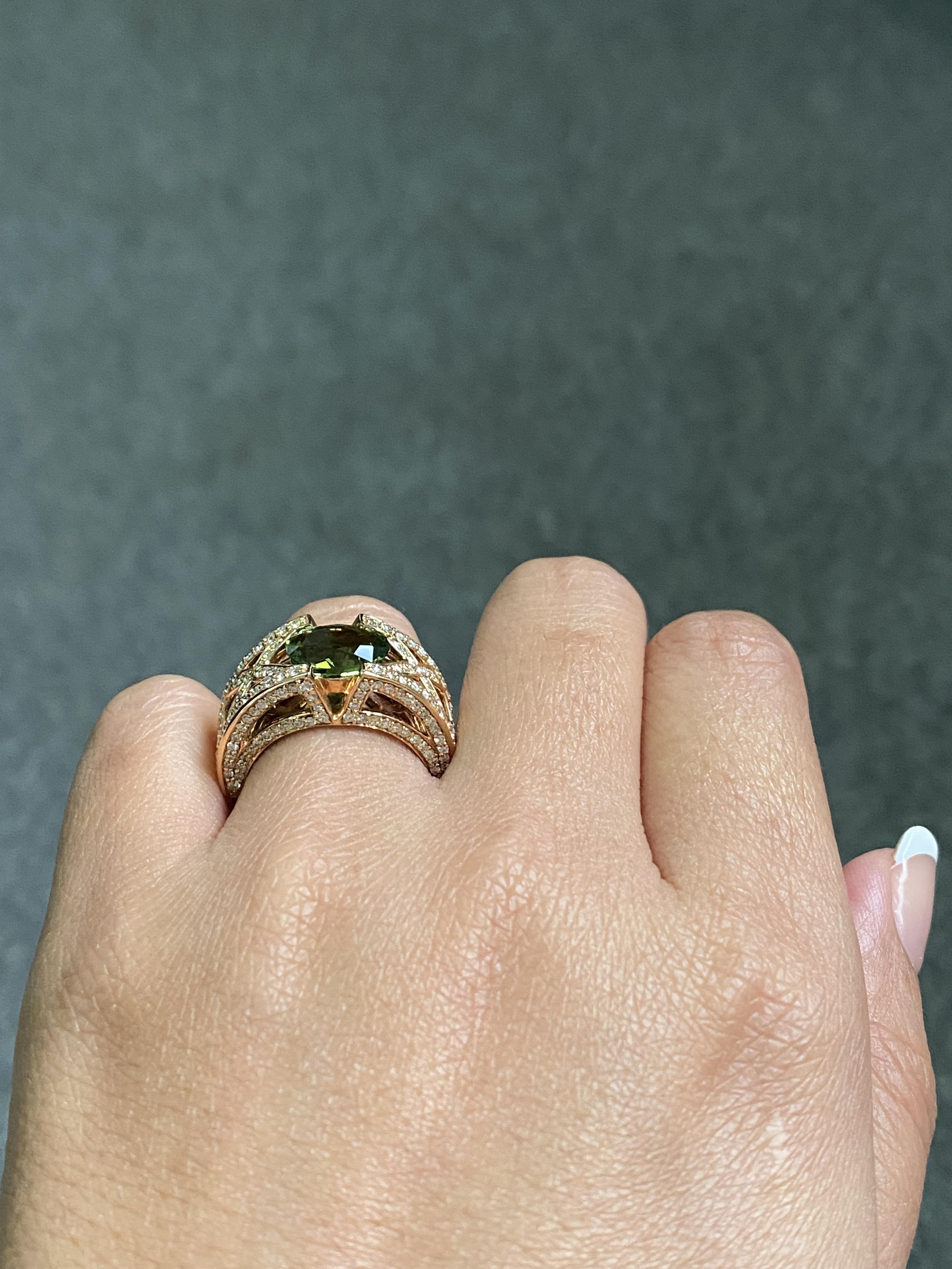 2.65 Carat Natural Oval Tsavorite Garnet and Diamond Ring Set in 18K Rose Gold For Sale 1