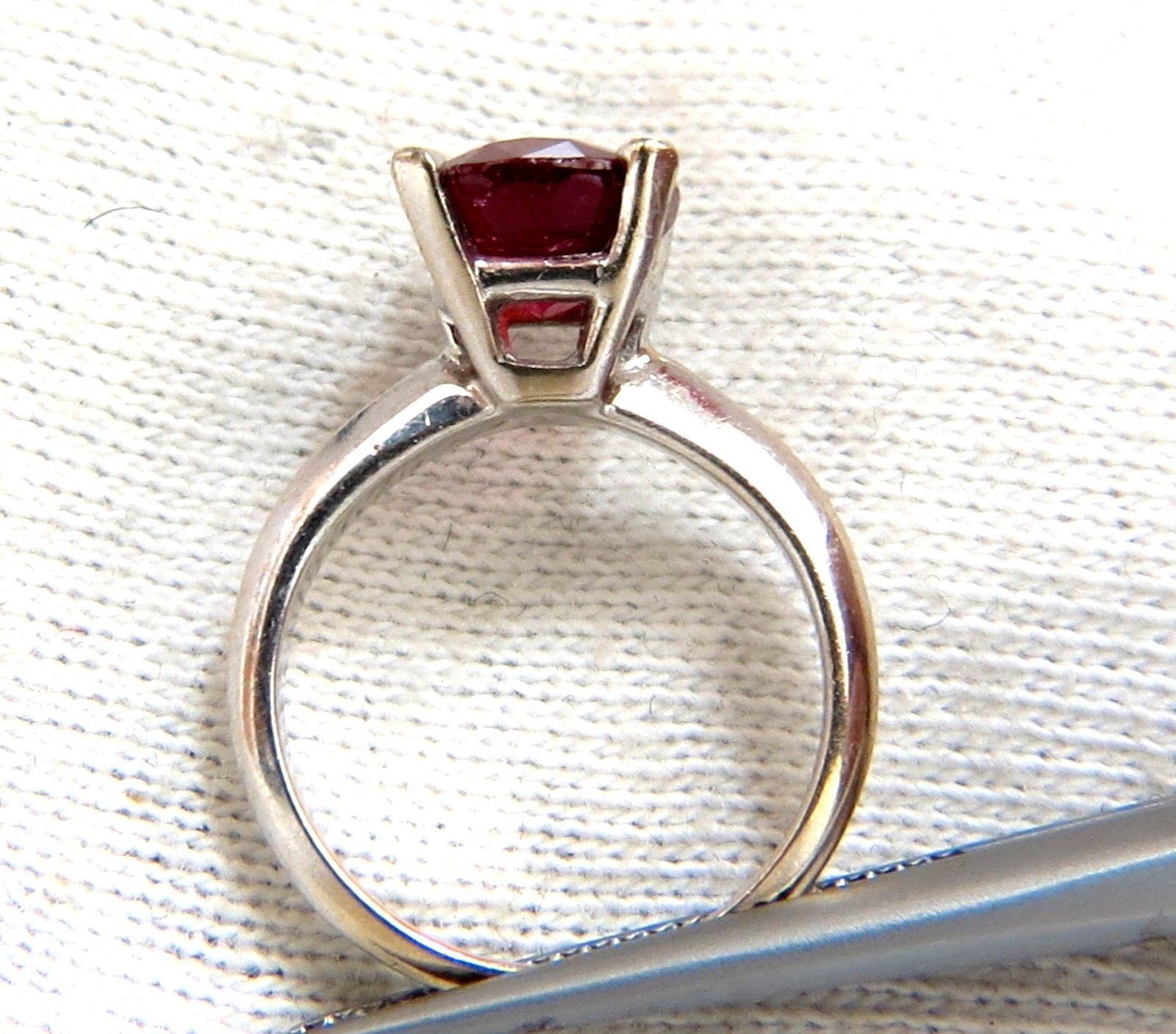 2.65ct. Natural Bright Pink Tourmaline Solitaire ring.

Semi clean clarity

The Fine Gem Tourmaline

10.4 x 7.8mm

14kt. white gold 

depth of ring: 7.7mm

3.4 grams total weight

Amazing split shank deco

current ring size: 4

May resize.