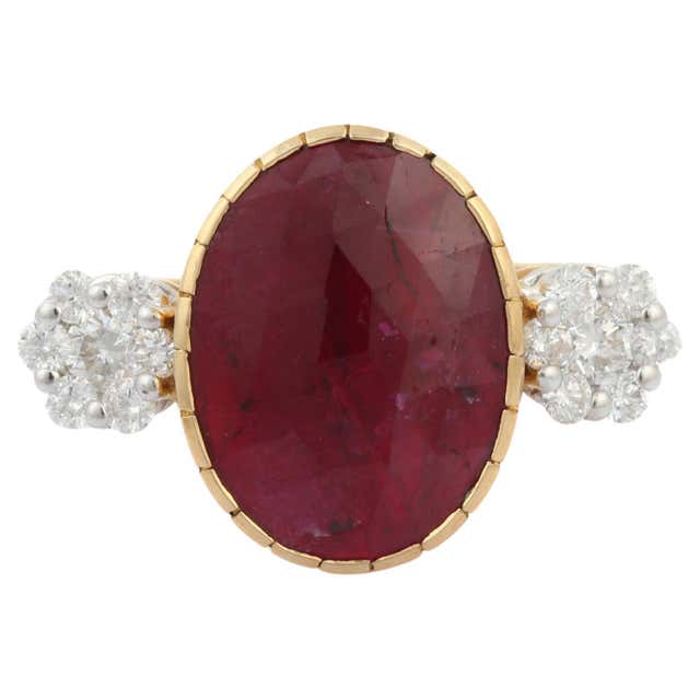 22 Karat Gold Hammered Ring Set with Step Cut Ruby 4.17 Carat For Sale ...