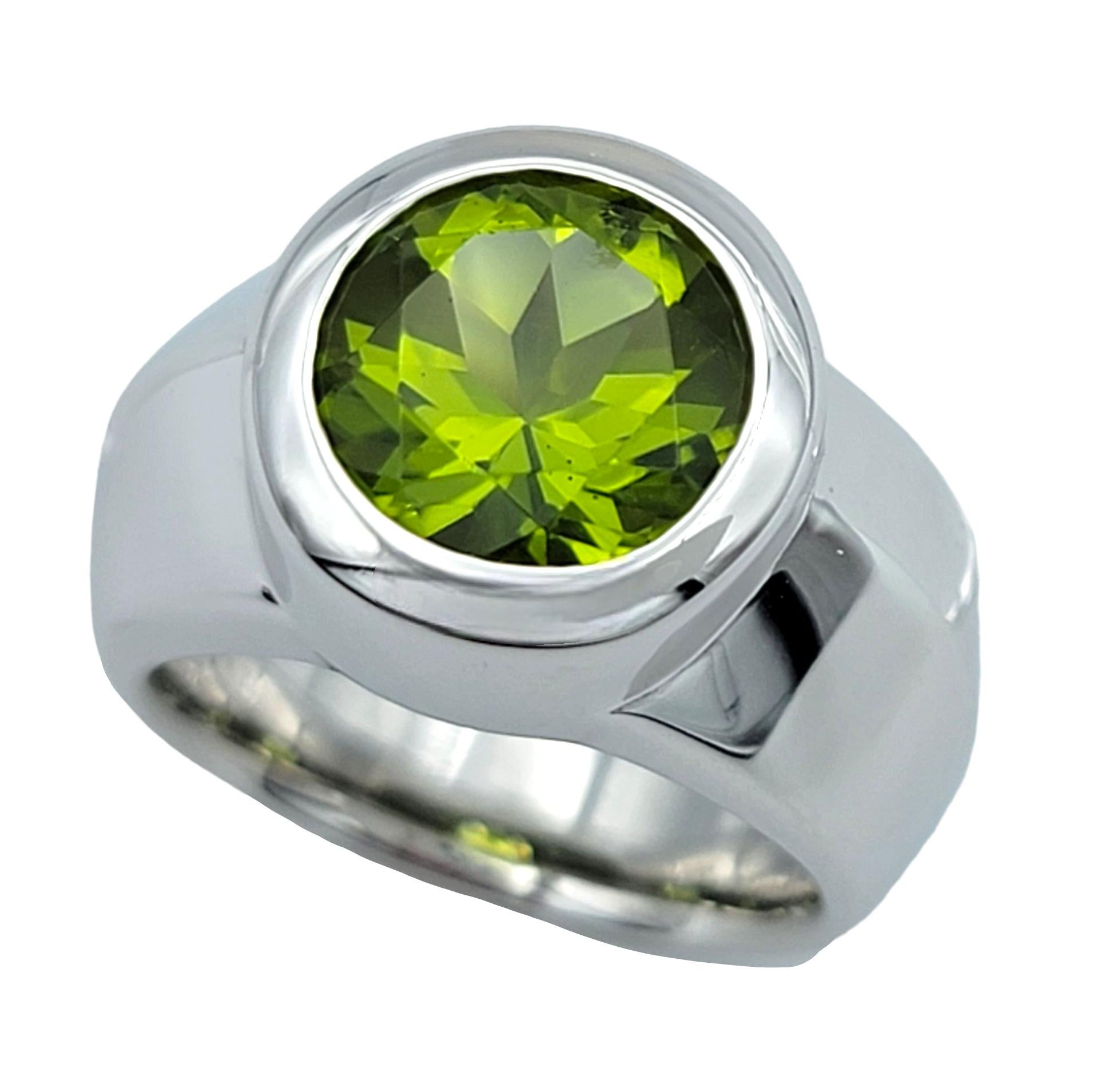 2.65 Carat Round Cut Bezel Set Peridot Wide Band Ring in 14 Karat White Gold In Good Condition For Sale In Scottsdale, AZ