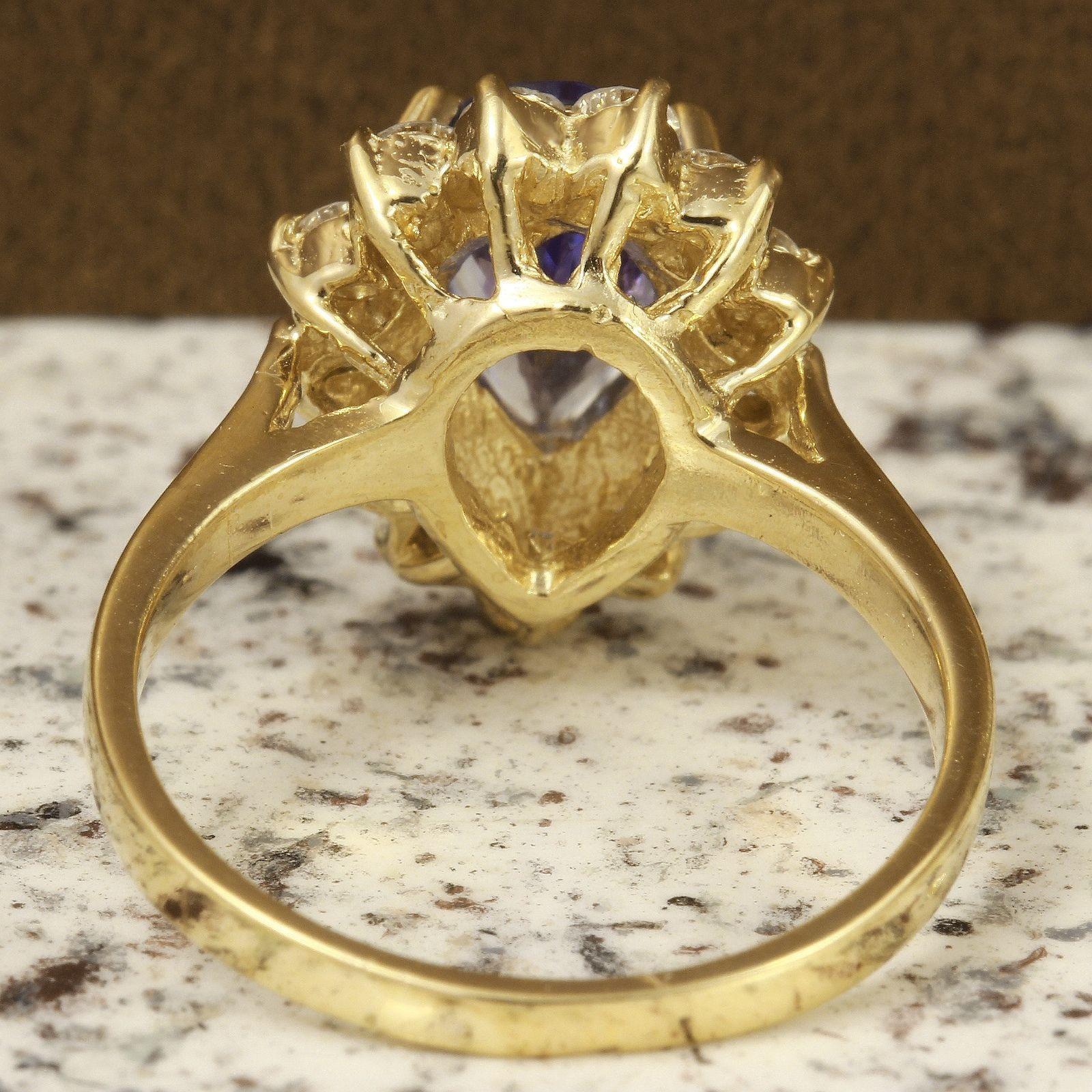 2.65 Carat Natural Splendid Tanzanite and Diamond 14K Solid Yellow Gold Ring In New Condition For Sale In Los Angeles, CA