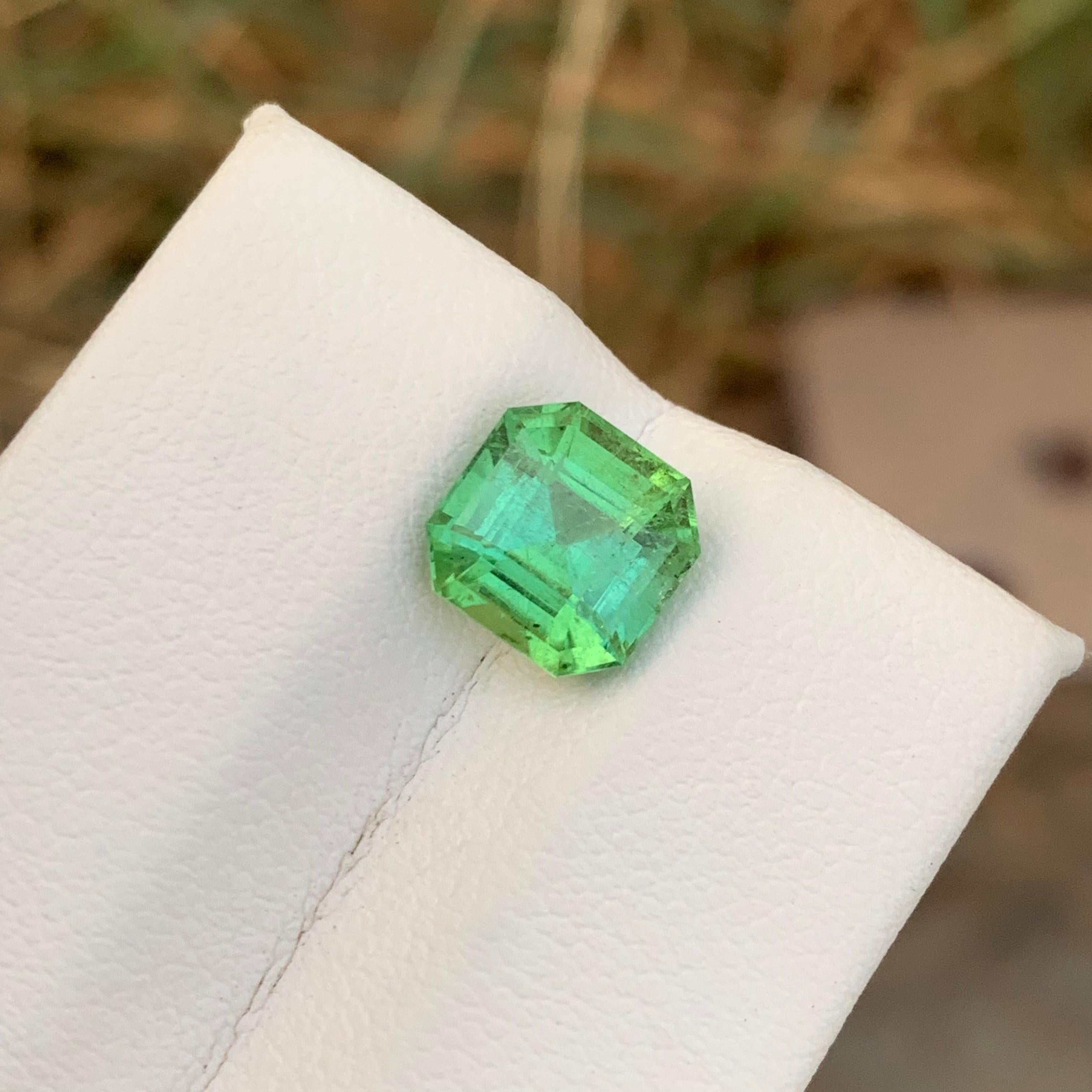 2.65 Carats SI Clarity Faceted Mint Green Tourmaline Asscher Cut Ring Gemstone  For Sale 5