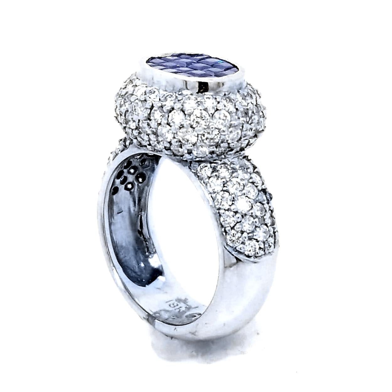 Contemporary 2.65 Carat Diamond/1.15 Carat Blue Sapphire 18 Karat Gold Pave Set Ring For Sale