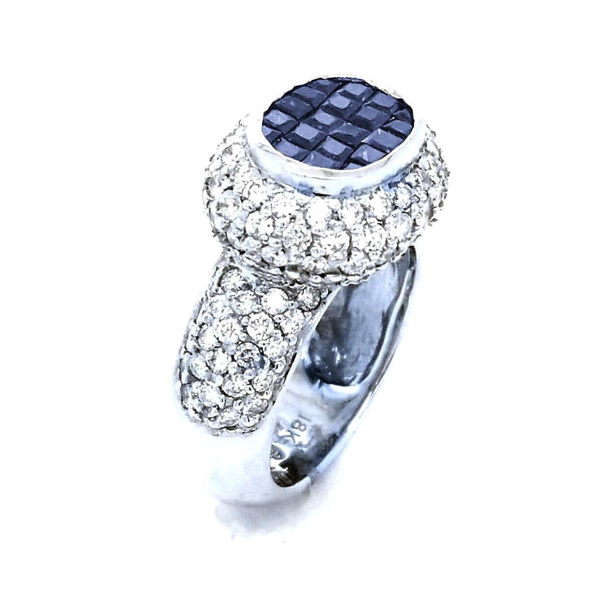 2.65 Carat Diamond/1.15 Carat Blue Sapphire 18 Karat Gold Pave Set Ring In New Condition For Sale In Los Angeles, CA