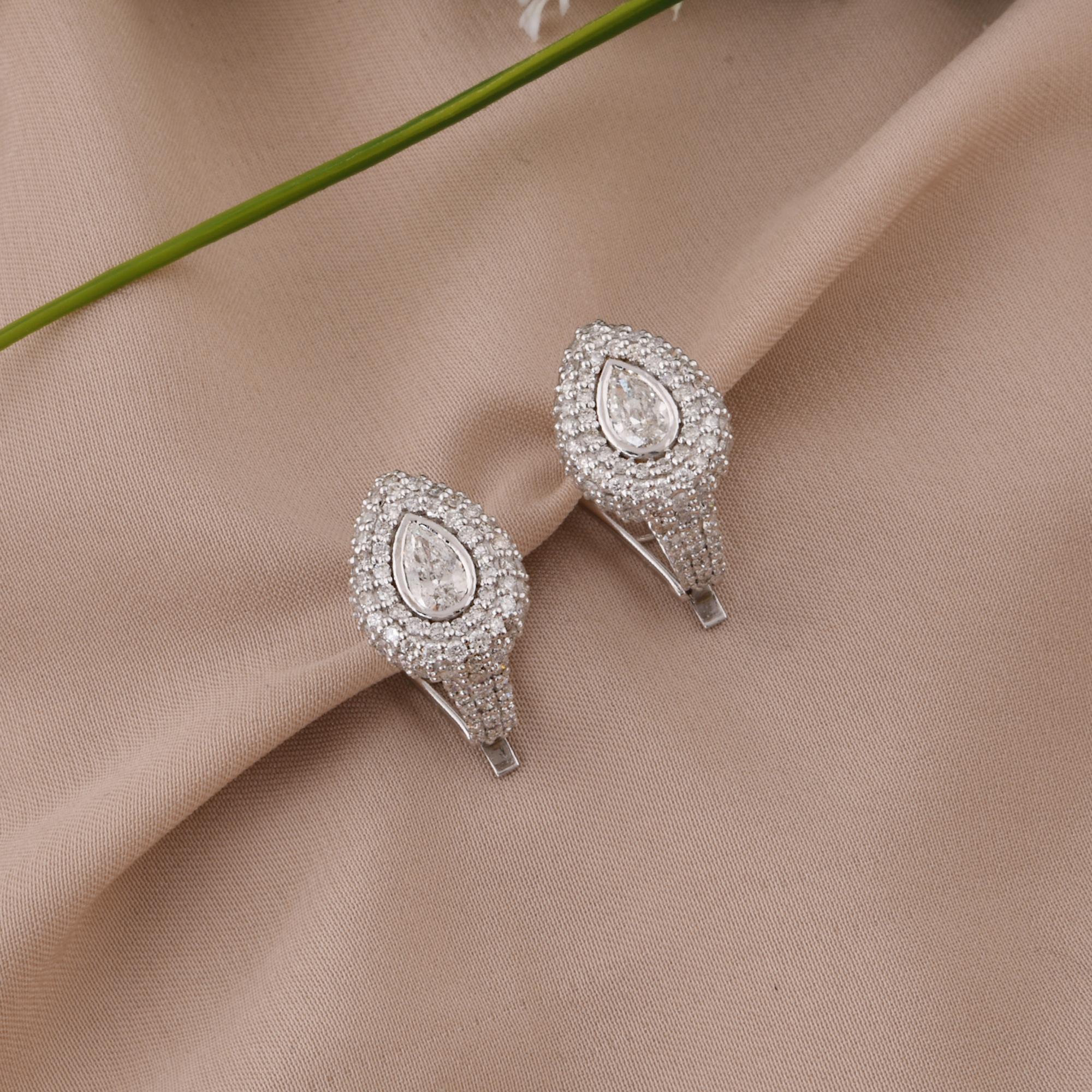 Taille poire 2.65ct SI Clarity HI Color Pear Round Diamond Stud Earrings 18 Karat White Gold en vente