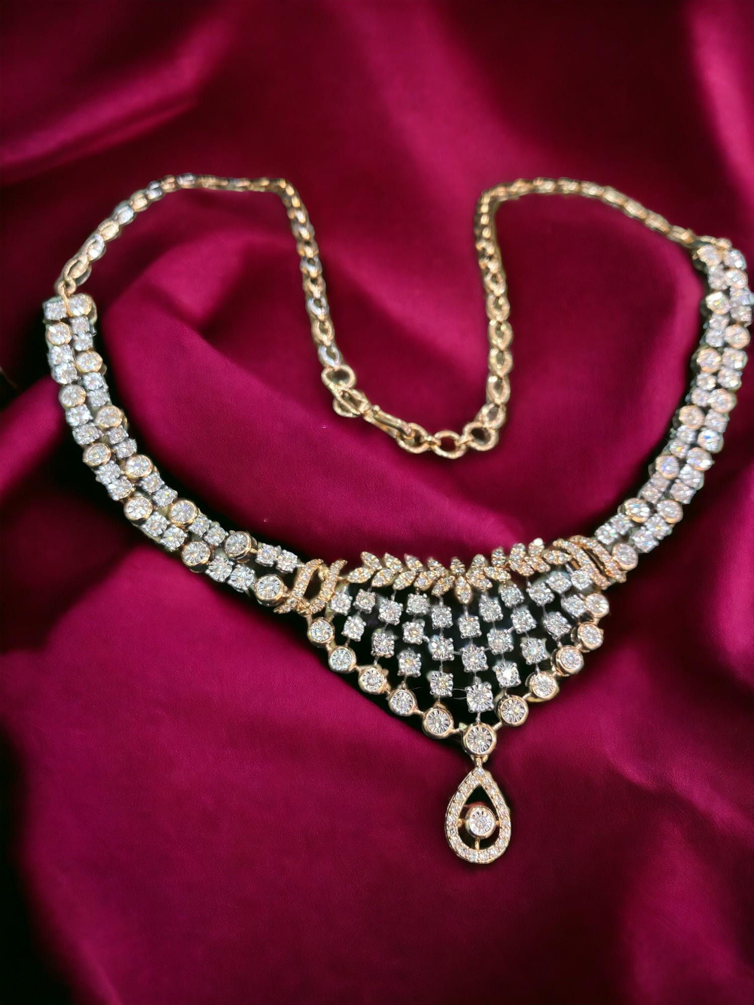 Contemporaneo 2,65 carati di diamanti rotondi Brillianti F/VS1 Collana nuziale con marchio di garanzia in oro rosa 14K in vendita