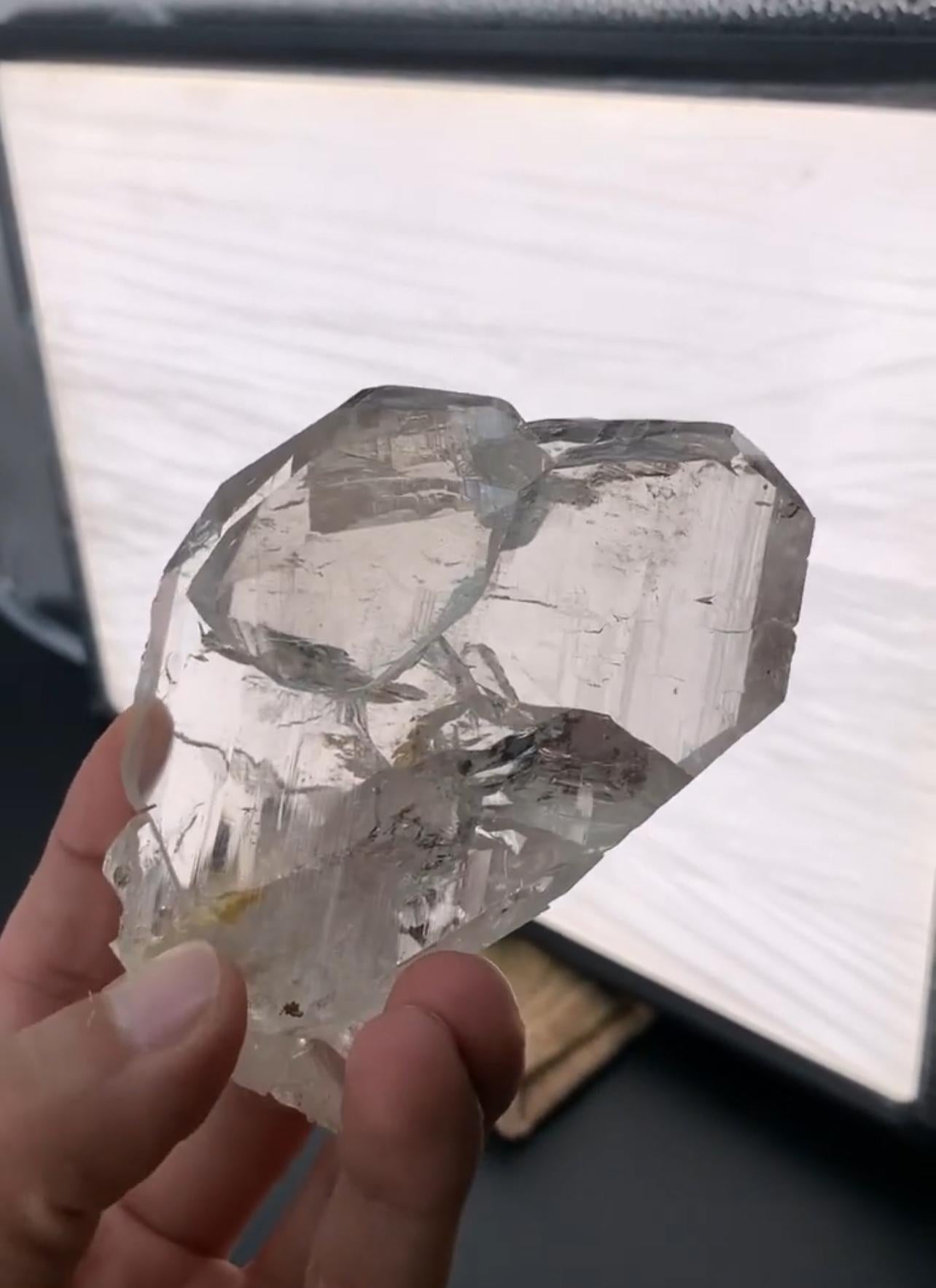 265 grammi di quarzo fumé tabulare con cristalli secondari perfetti dal Pakistan in vendita 6
