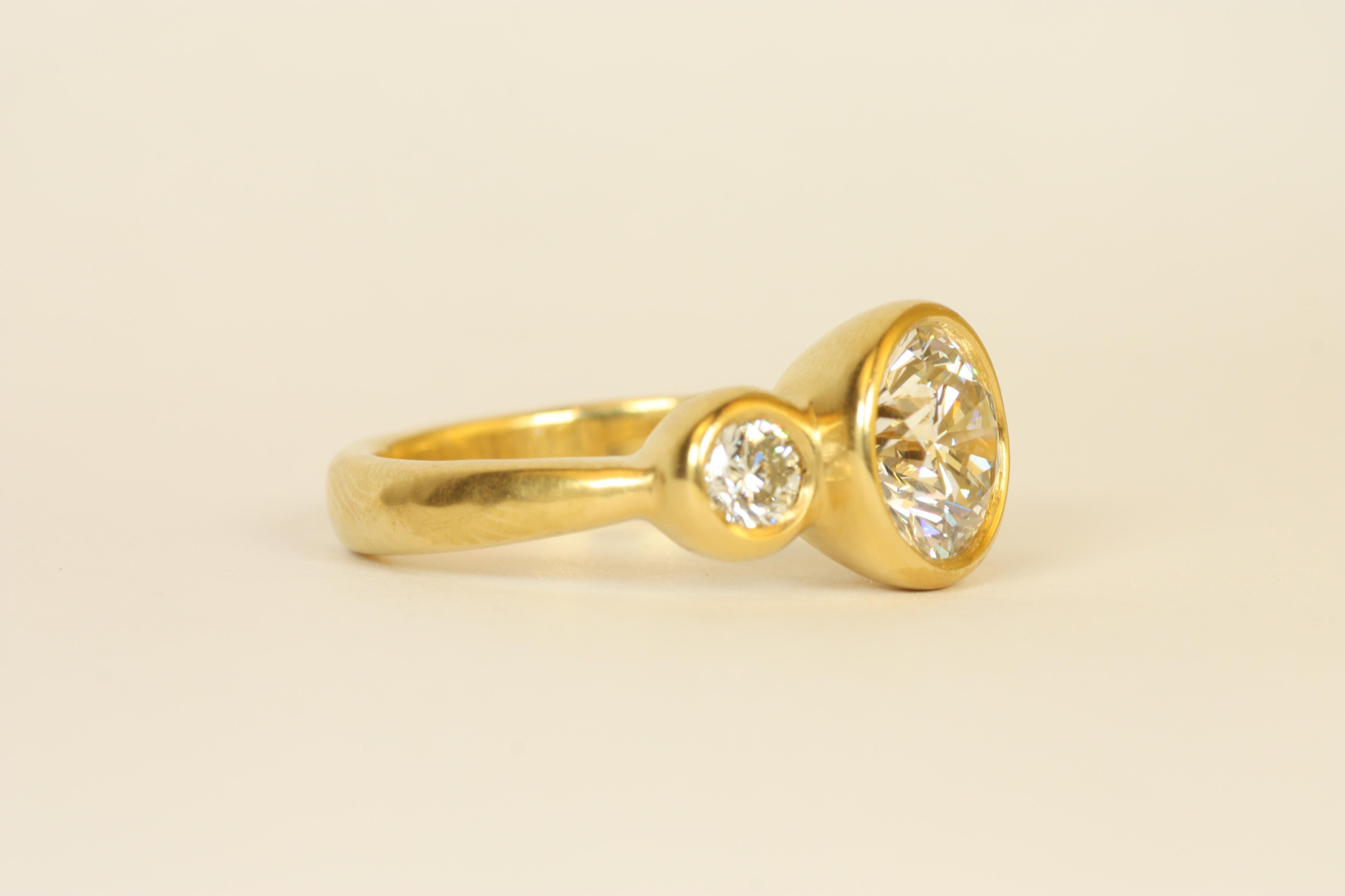 Women's 2.65 Total Carat Round Diamond 22K Gold 3-Stone Engagement Ring For Sale
