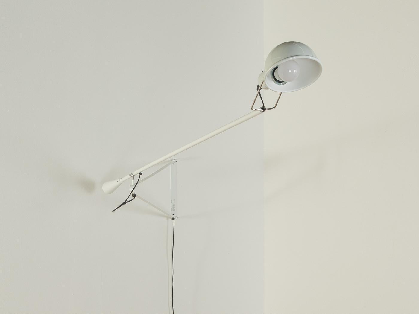 Mid-Century Modern  265 wall lamp, Paolo Rizzatto for Flos  For Sale