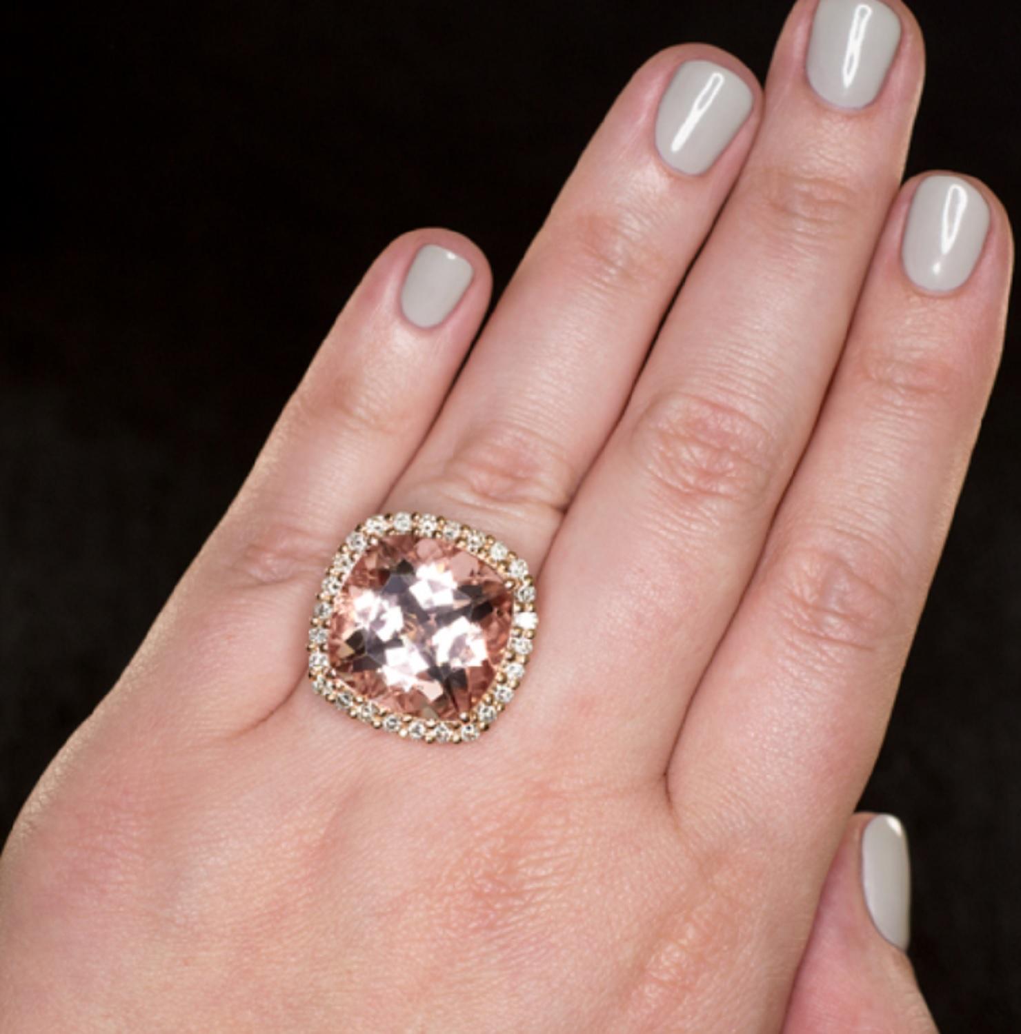 26.50 Carat Pink Morganite and Diamond Cocktail Ring 18 Carat Pink Gold In New Condition In Rome, IT