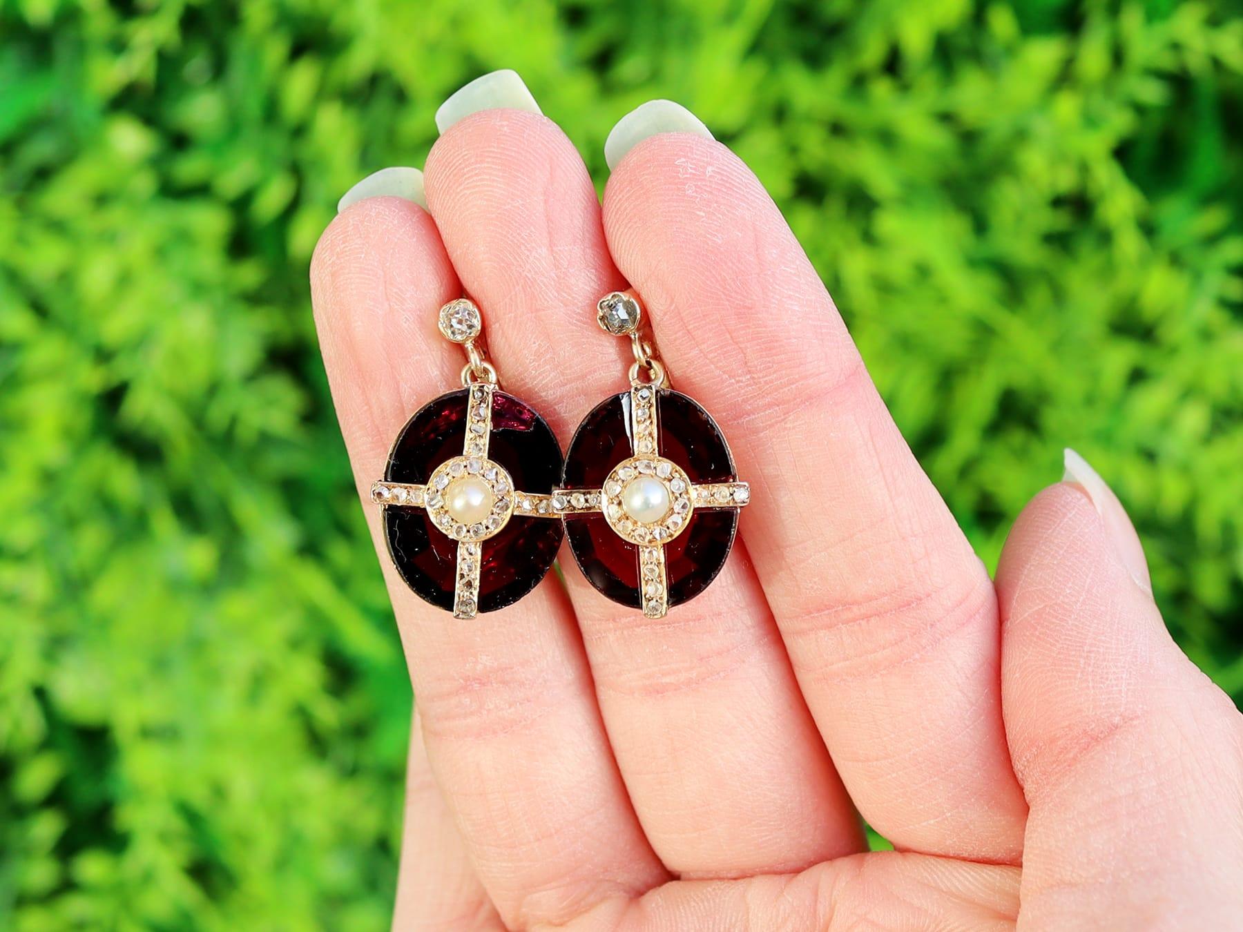Round Cut 26.52 Carat Garnet 1.23 Carat Diamond Pearl and 15k Yellow Gold Jewellery Suite For Sale