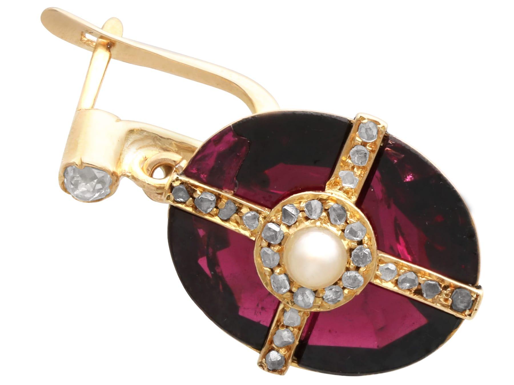 Women's or Men's 26.52 Carat Garnet 1.23 Carat Diamond Pearl and 15k Yellow Gold Jewellery Suite For Sale