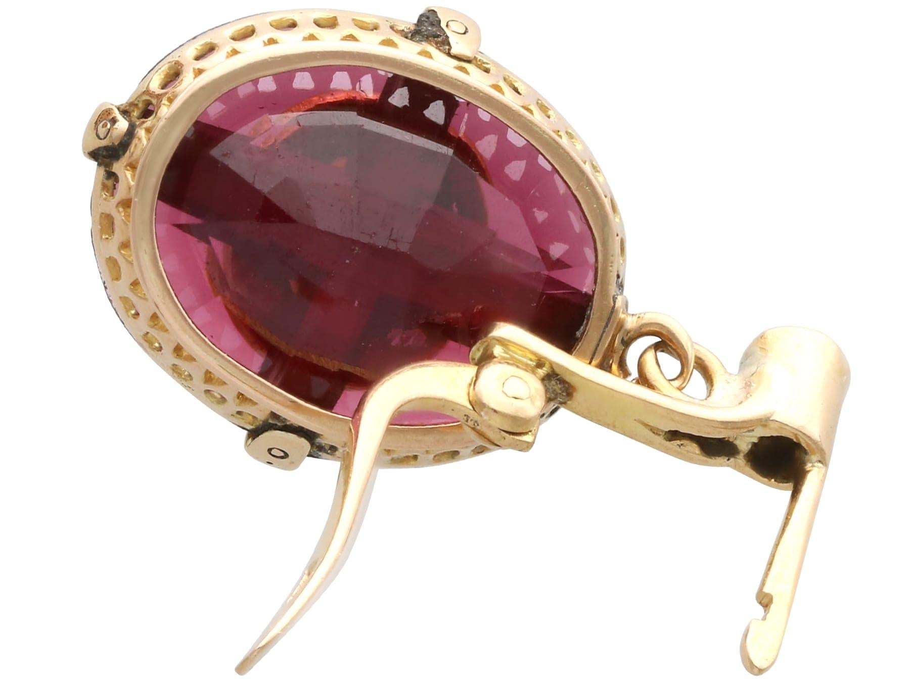 26.52 Carat Garnet 1.23 Carat Diamond Pearl and 15k Yellow Gold Jewellery Suite For Sale 1