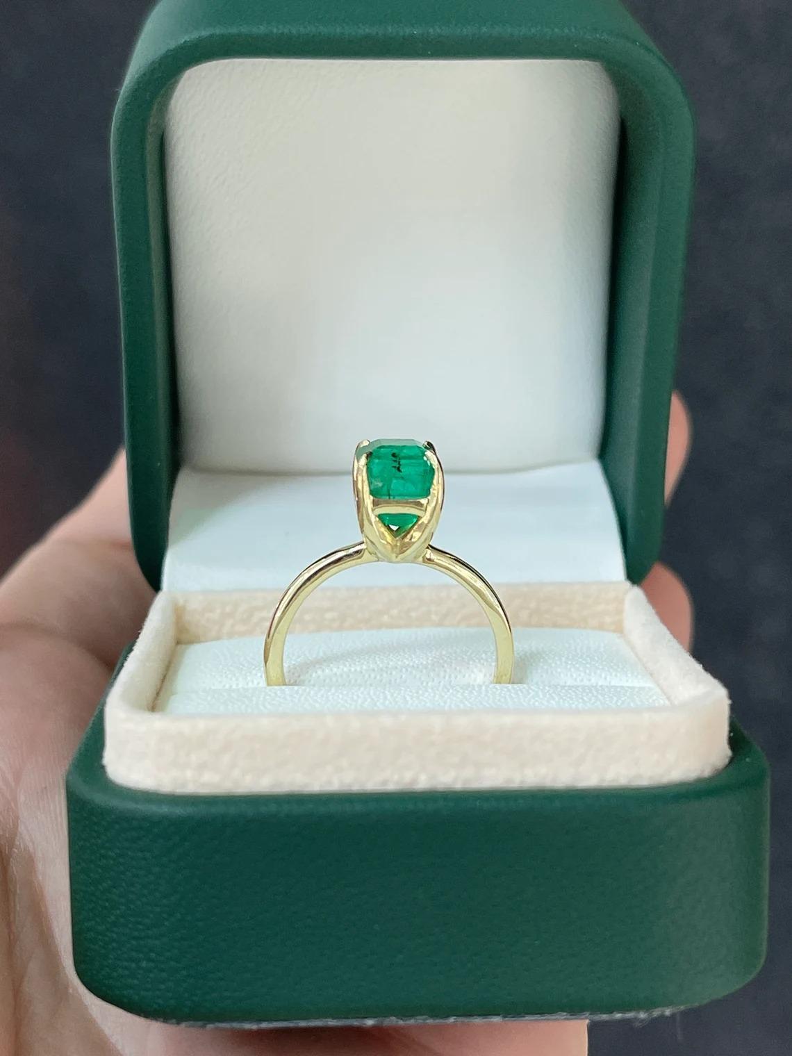 Women's 2.65ct 14K Medium Vivid Green Emerald Cut Emerald Solitaire 4 Prong Gold Ring For Sale