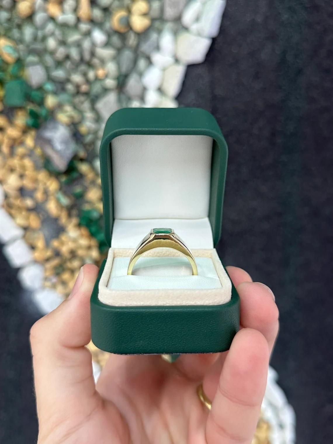 2.65ct 14K Nature Lush Dark Green Emerald Cut Emerald Solitaire Men's Gold Ring en vente 3
