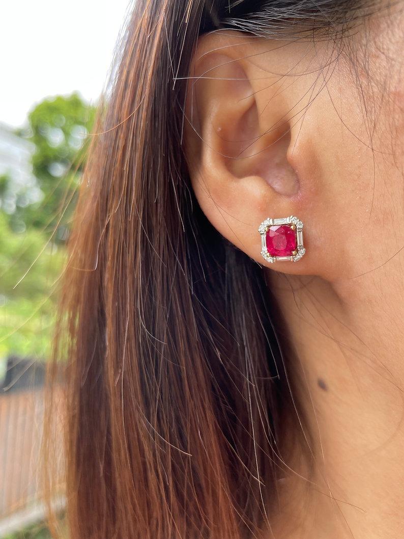 2.65Ct Burmese Neon Hot Pinkish Red Spinel Earring with Natural Diamonds enhance In New Condition For Sale In Singapore, SG