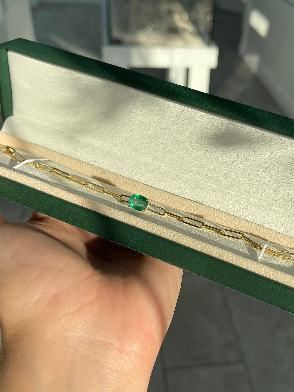 2.65ct Oval Cut Emerald Solitaire Armband - 14K Gold Büroklammer Design Elegant Damen im Angebot
