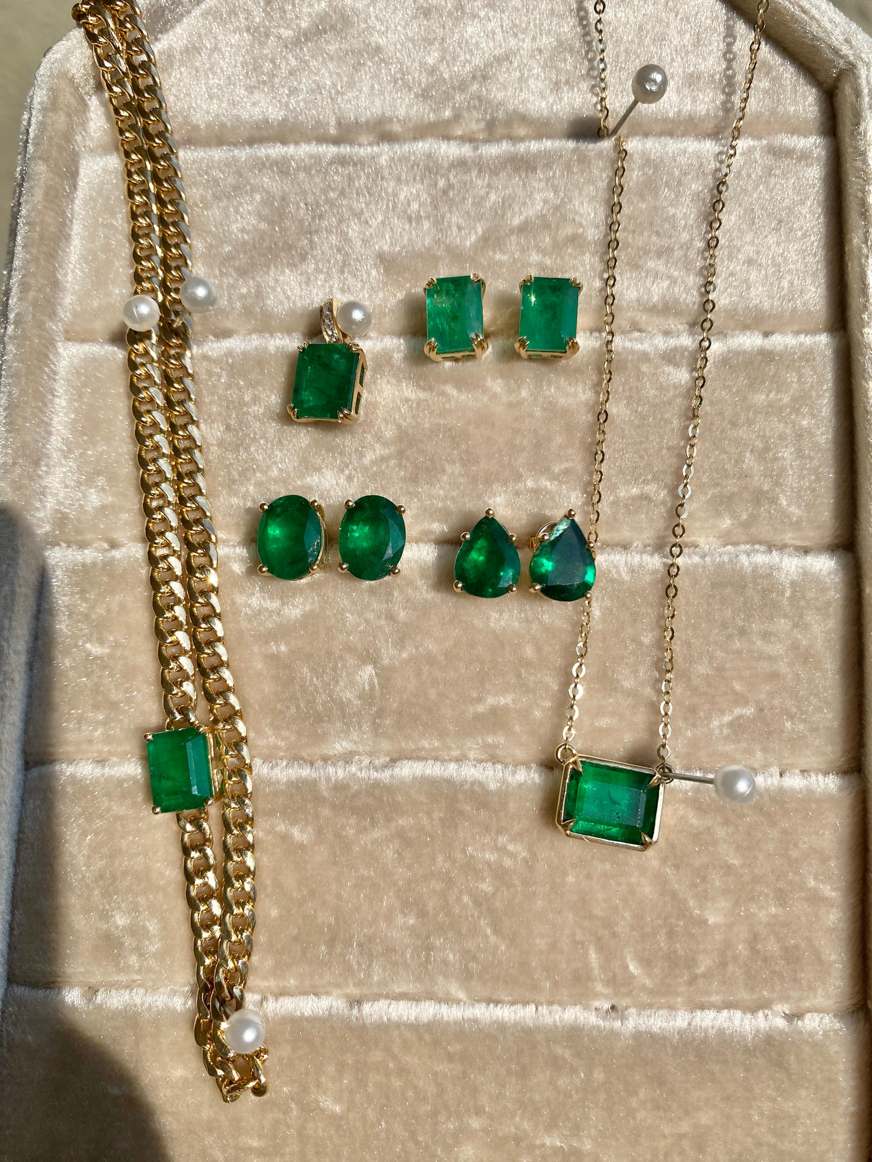 2.65ct Pear-Shape Emerald Stud Earrings 14K Gold R3141 For Sale 4