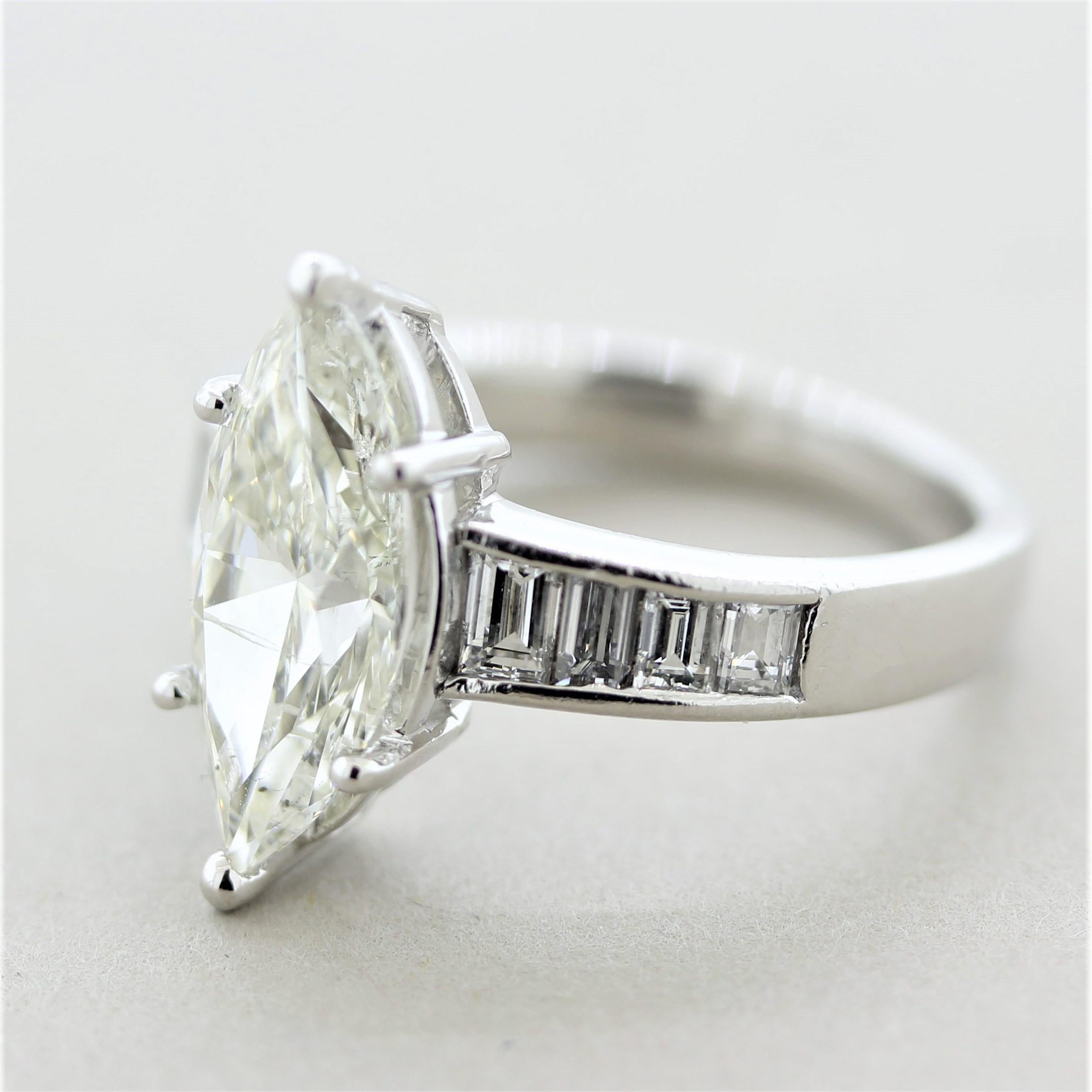 Taille Marquise Bague de fiançailles en platine avec diamant marquise de 2,66 carats en vente