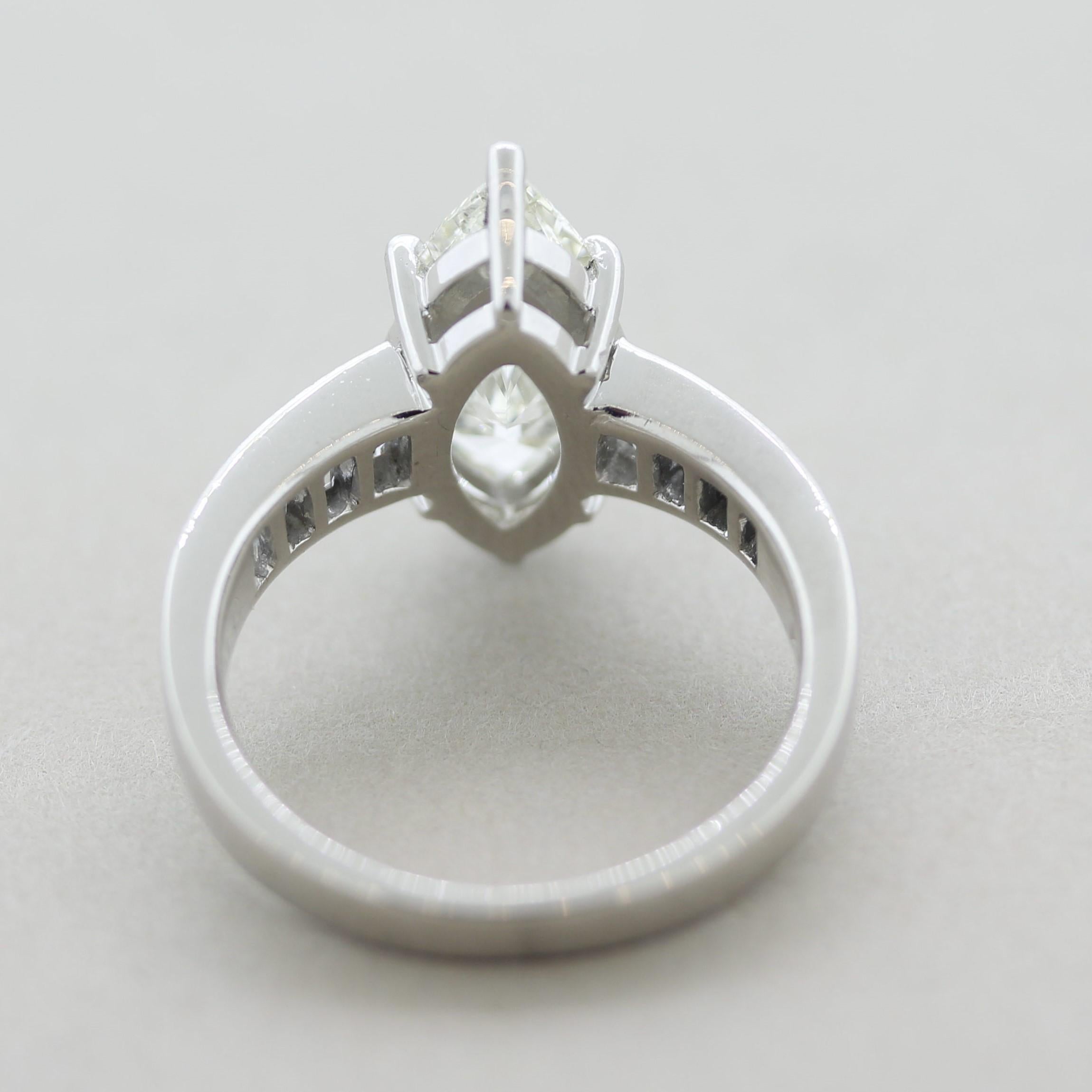 Bague de fiançailles en platine avec diamant marquise de 2,66 carats en vente 1