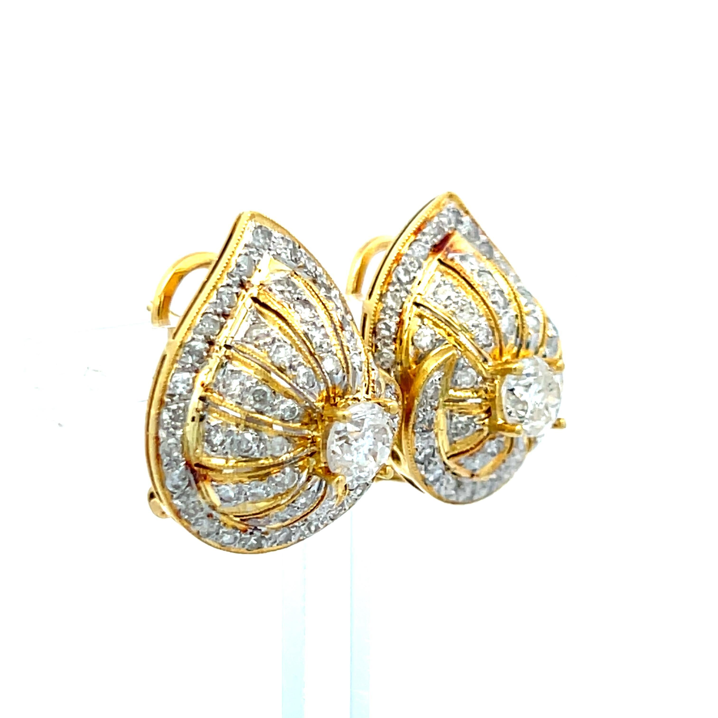 Donna Orecchini a clip in oro giallo 18 carati da 2,66 carati con diamante tondo a brillante H. H. SI2 in vendita