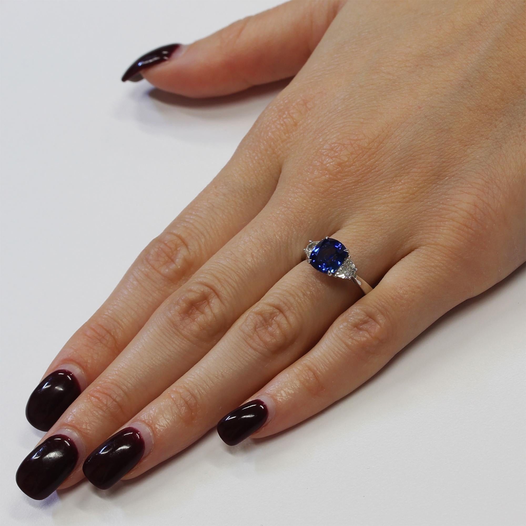 2.66 Carat Sapphire and Diamond White Gold Three-Stone Ring In New Condition For Sale In New York, NY