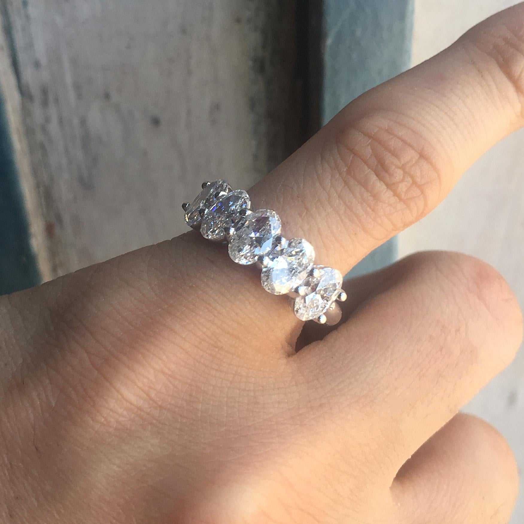 2,66 Karat TW Oval 5 Diamant Ehering, 18 Karat W, Ben-Dannie (Ovalschliff) im Angebot