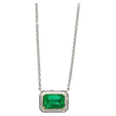 2.66 Carat Vivid Green Minor Oil Muzo Mine Colombian Emerald Floating Necklace