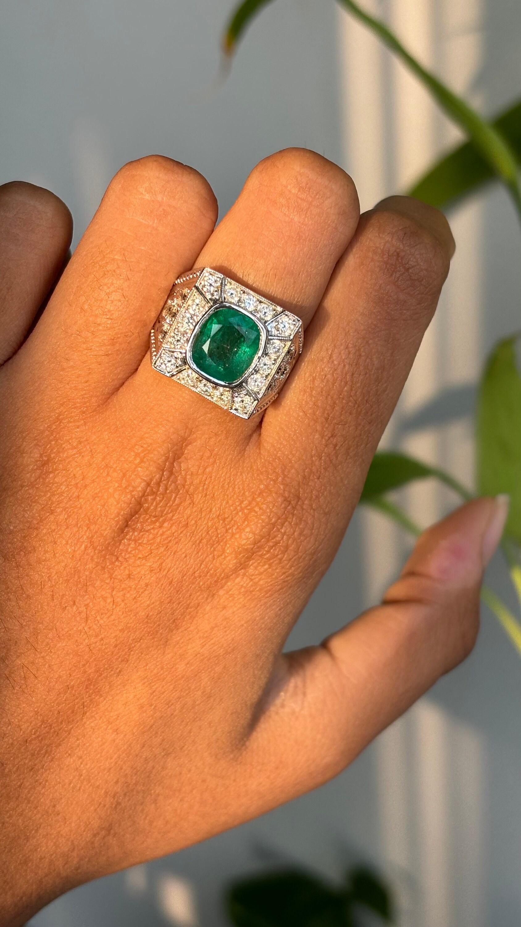 2,66 Karat sambischer Smaragd Art Deco Ring mit Diamanten im Altschliff in 18 Karat Gold für Damen oder Herren im Angebot