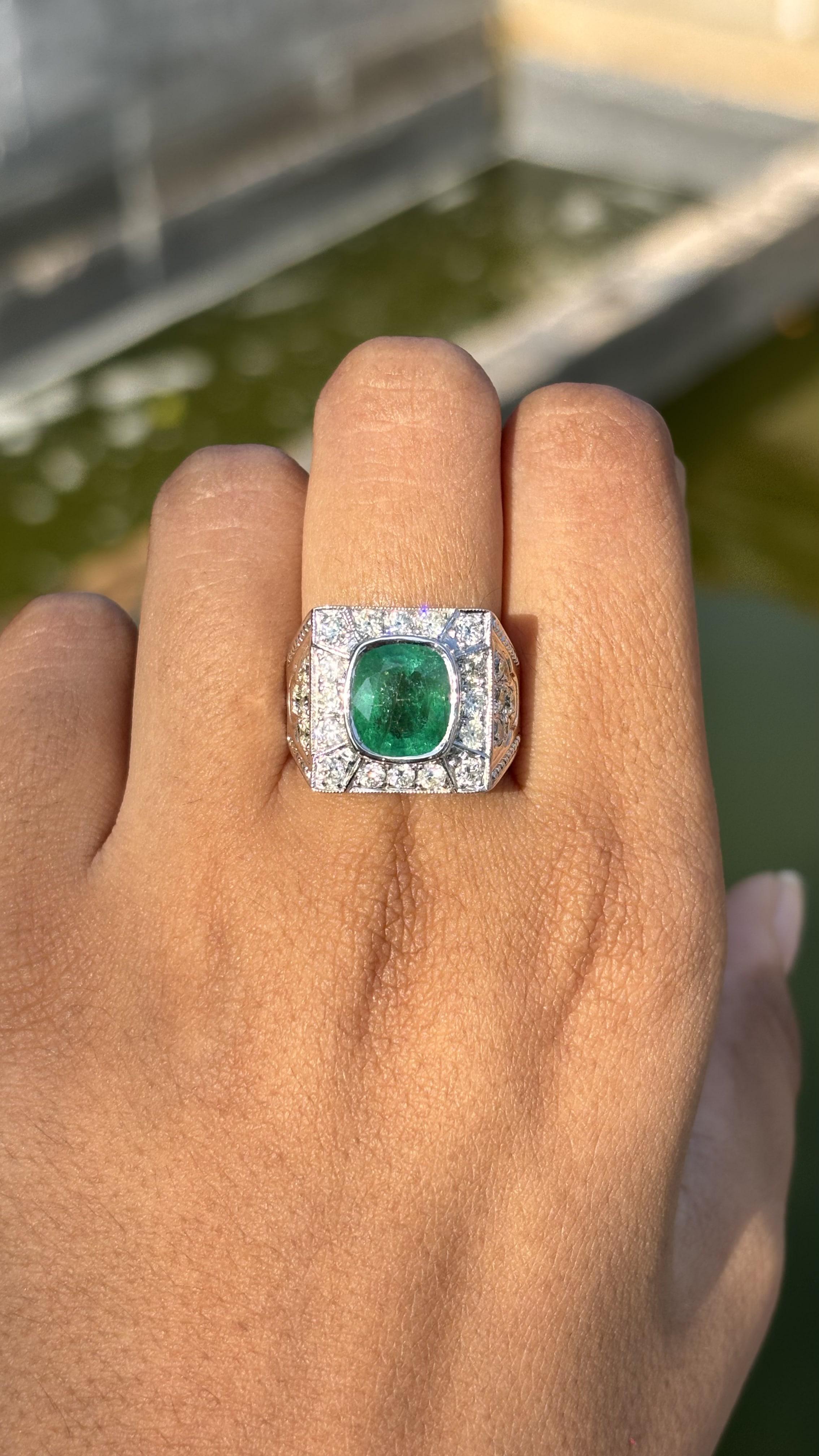 2.66 ct Zambian Emerald Art Deco Ring with Old Cut Diamonds in 18K Gold For Sale 4