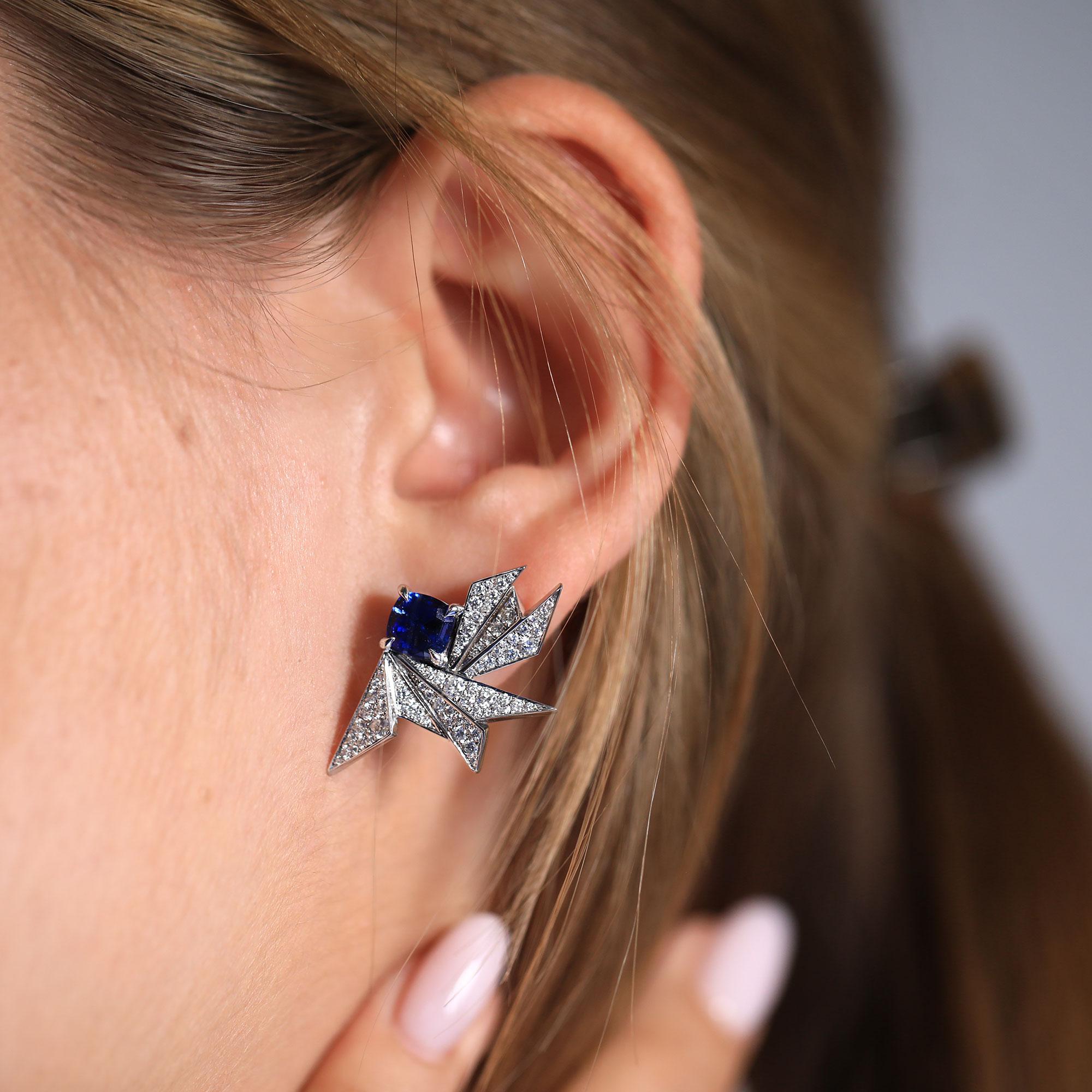 Moderno Orecchini Couture con zaffiro blu e diamanti da 2,66 carati di CS in vendita