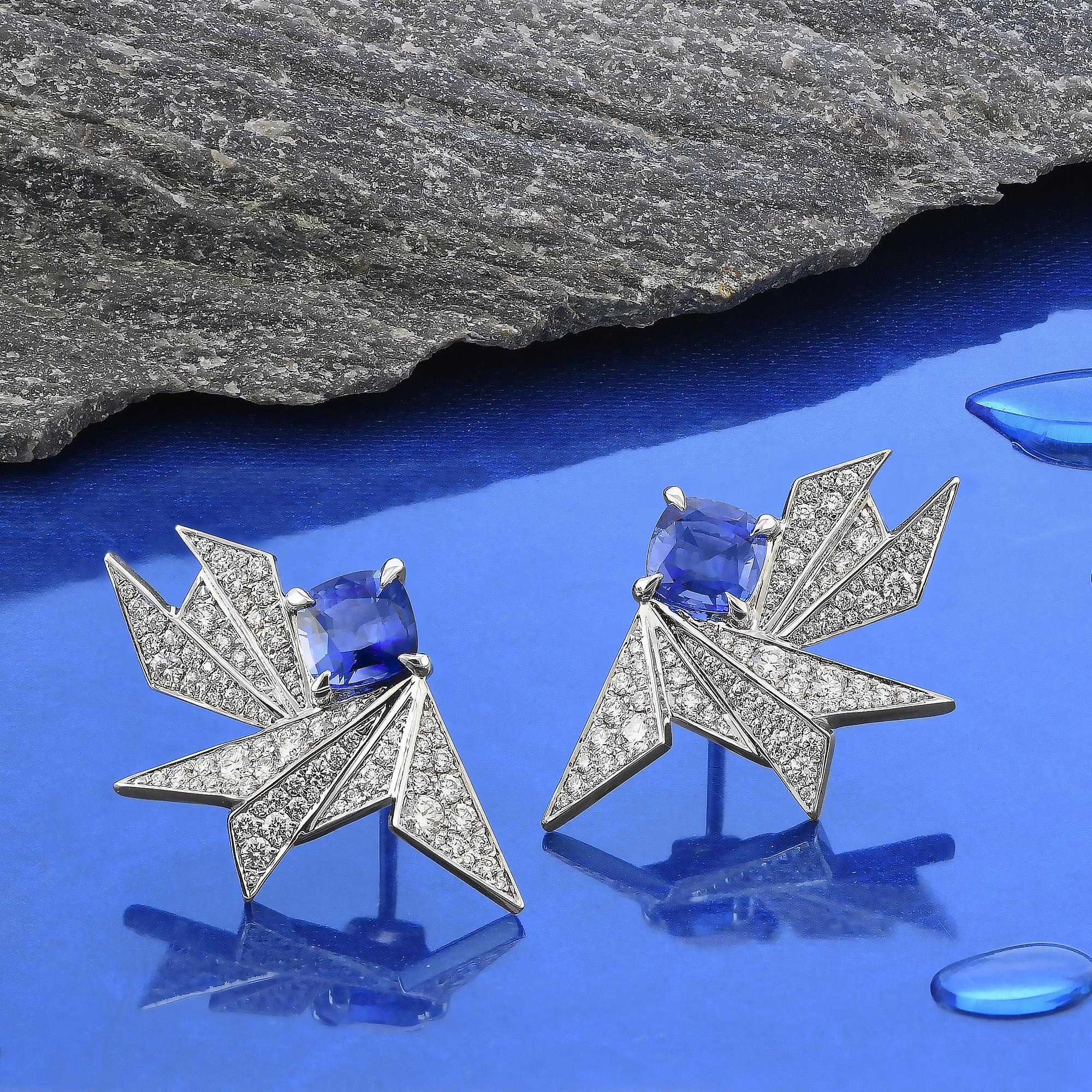 Taglio cuscino Orecchini Couture con zaffiro blu e diamanti da 2,66 carati di CS in vendita